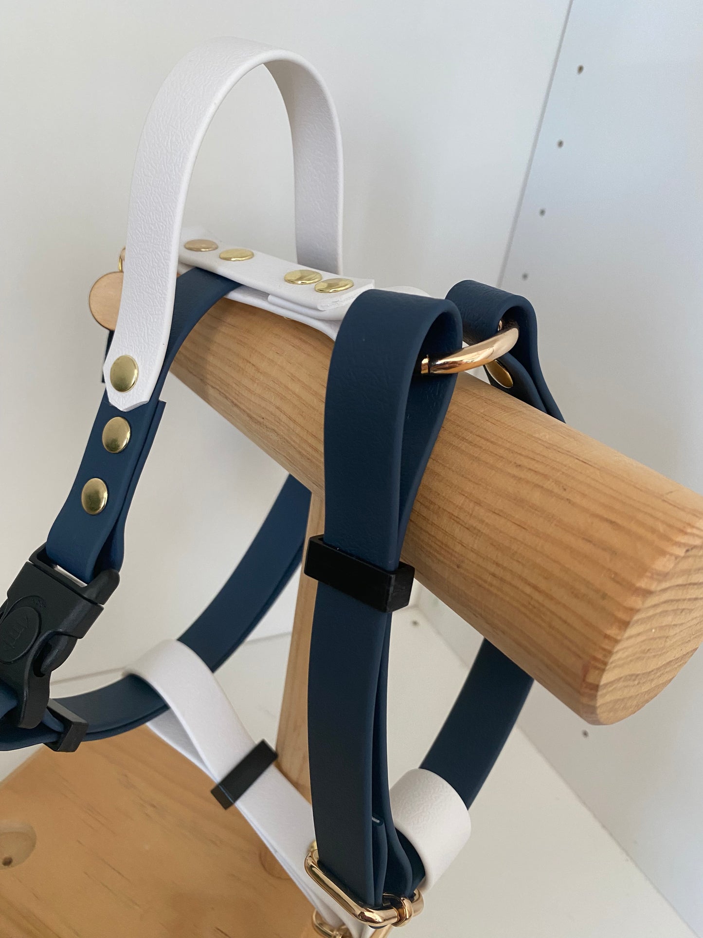 Harnais en H ajustable et imperméable pour chien -marine et blanc