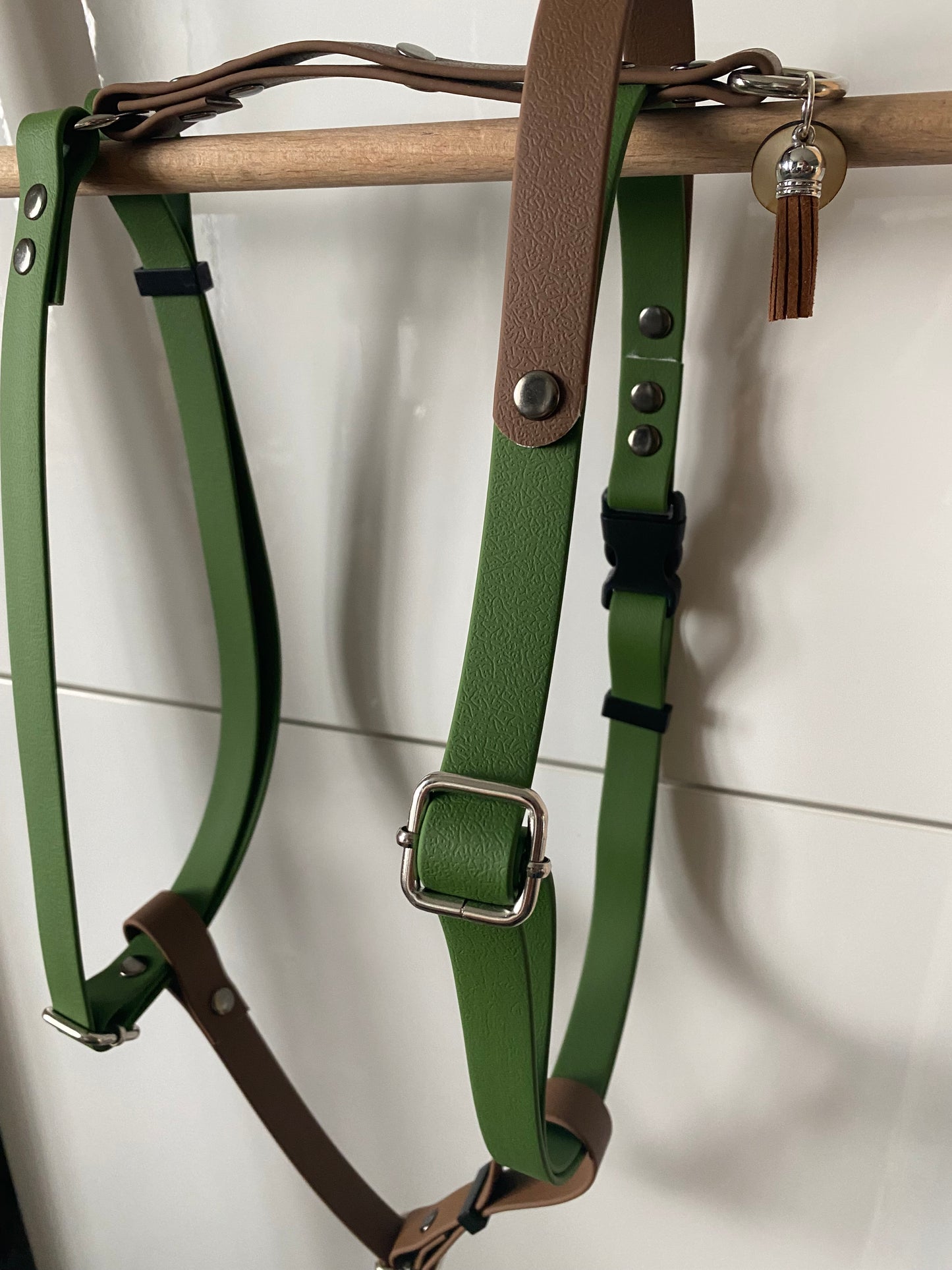 Harnais en H ajustable et imperméable pour chien - marron et olive