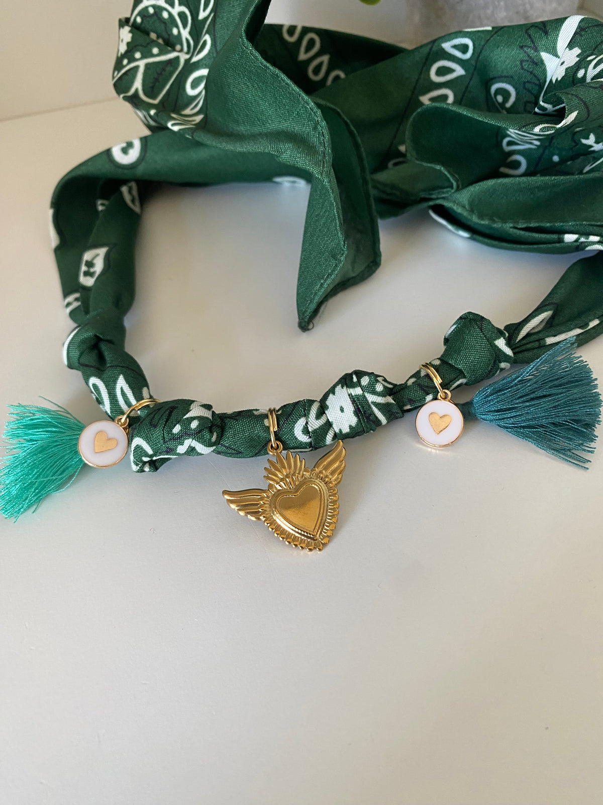 Foulard bandana personnalisé avec breloques & pompons ex voto