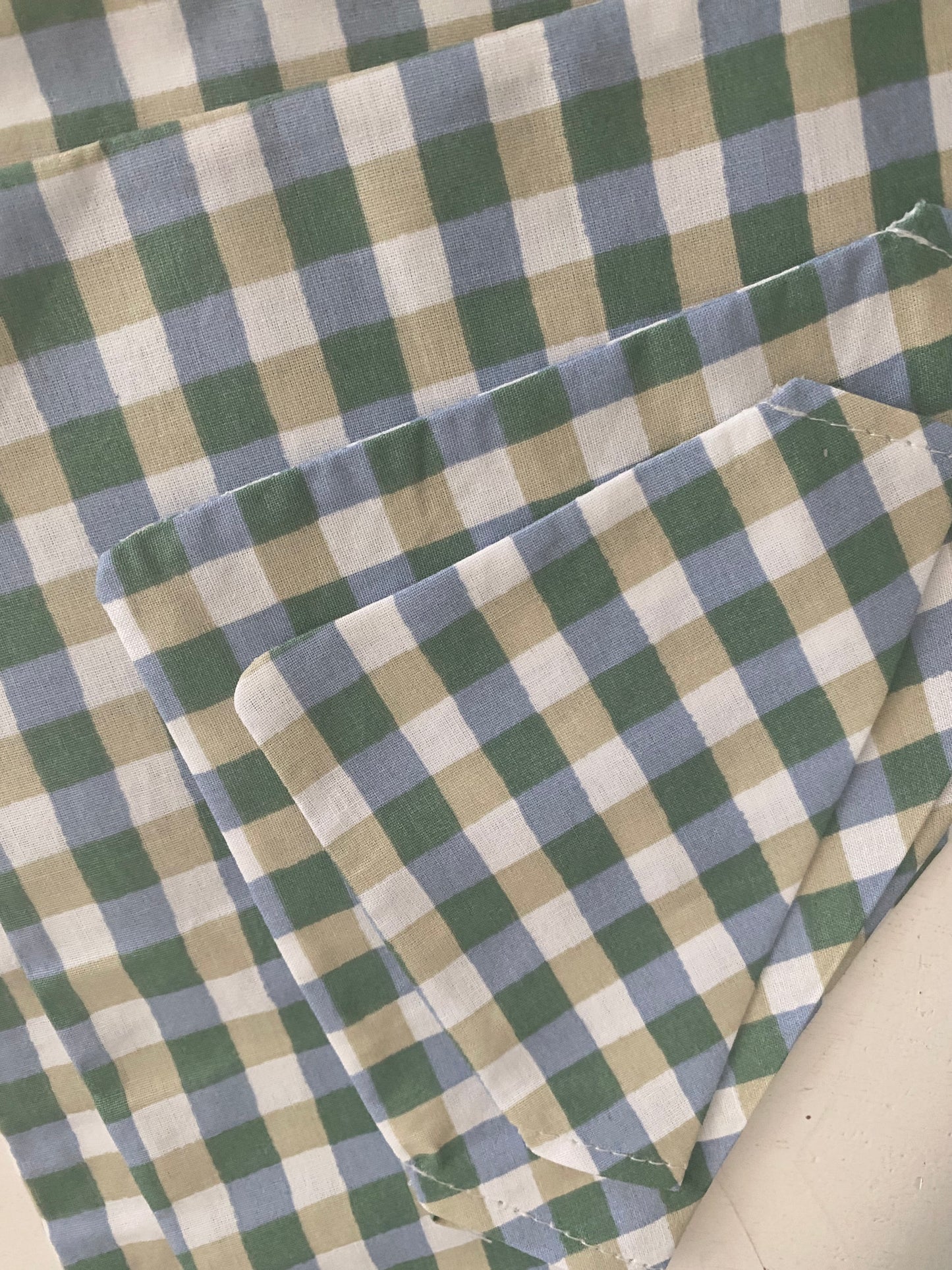 Le Bandana Parfait pour Votre Chien carreaux bleu et vert