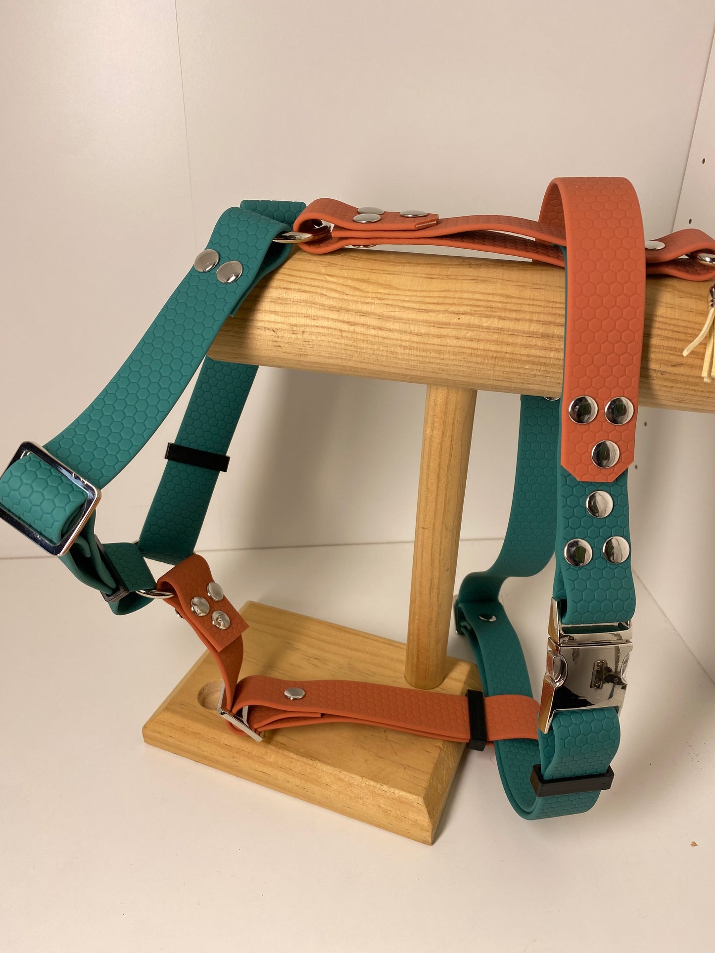 Harnais en H ajustable et imperméable pour chien - vert et terracotta