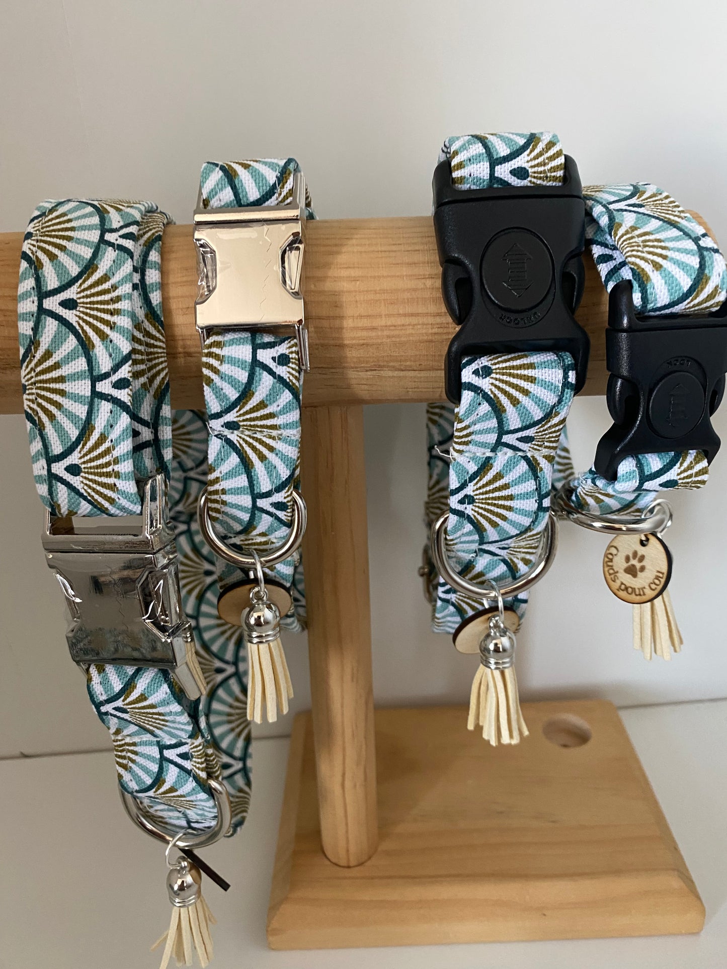 Collier en tissu et sangle pour chien – Réglable et personnalisable éventail bleu ciel et doré