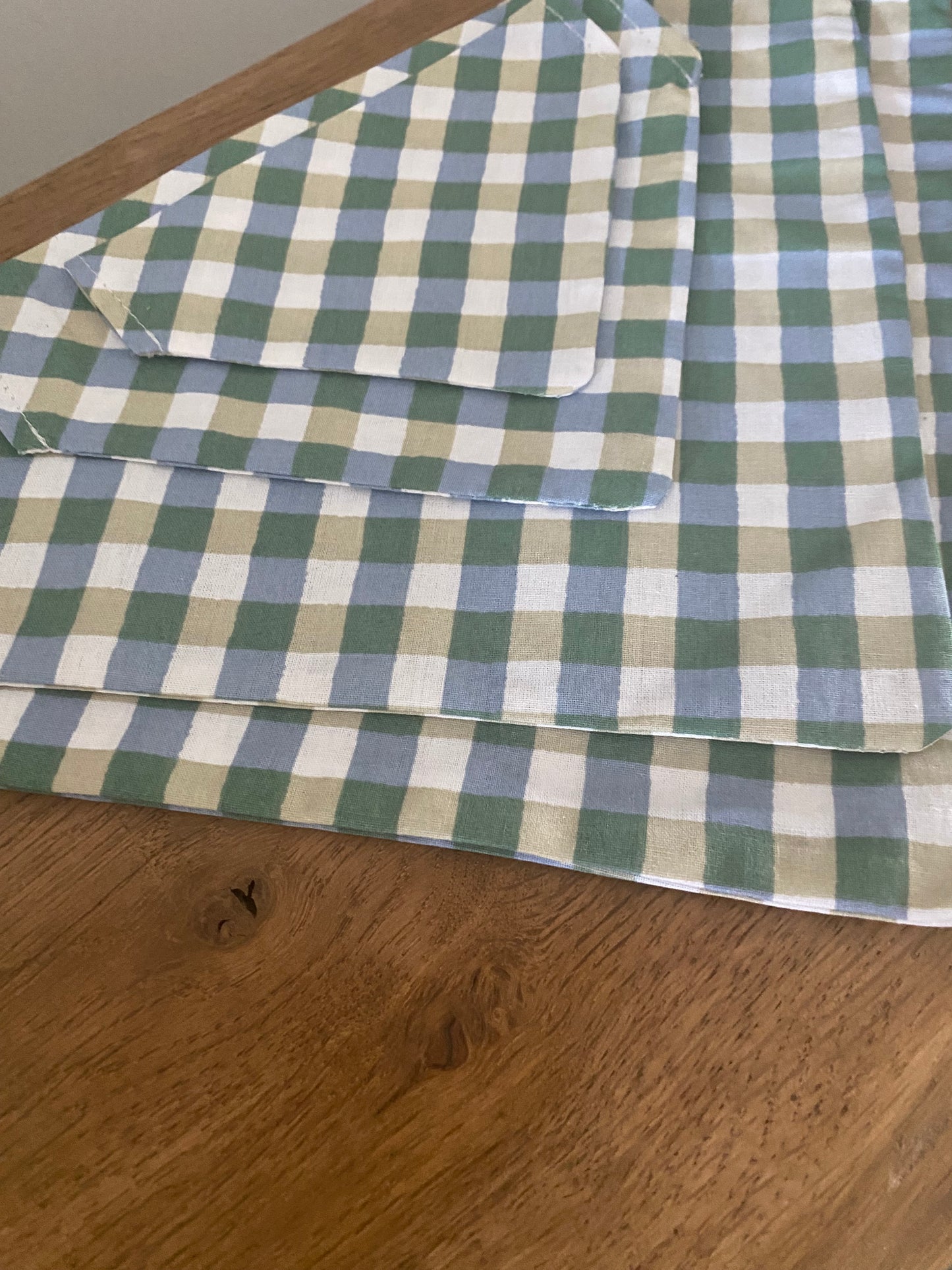 Le Bandana Parfait pour Votre Chien carreaux bleu et vert