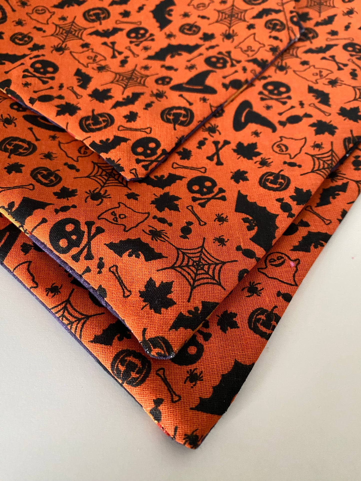 Le Bandana Parfait pour Votre Chien ou chat Spécial halloween réversible