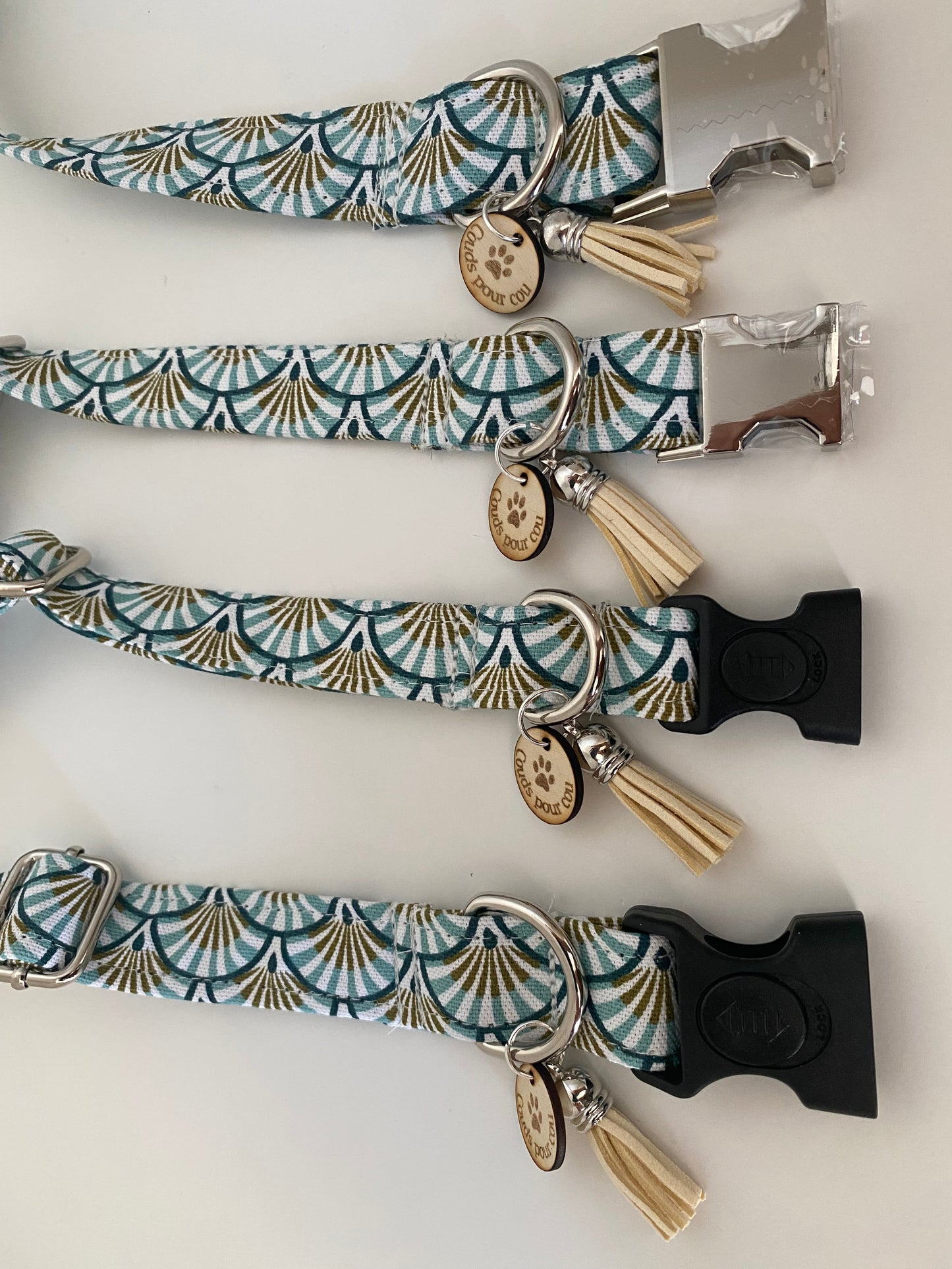 Collier en tissu et sangle pour chien – Réglable et personnalisable éventail bleu ciel et doré