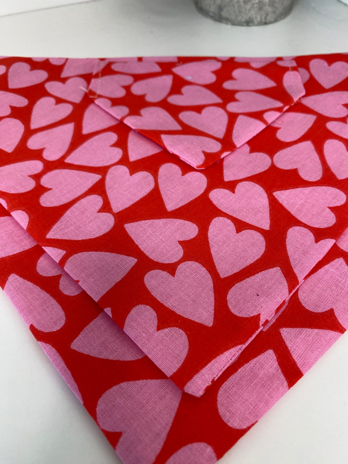 Bandana coeurs rose et rouge