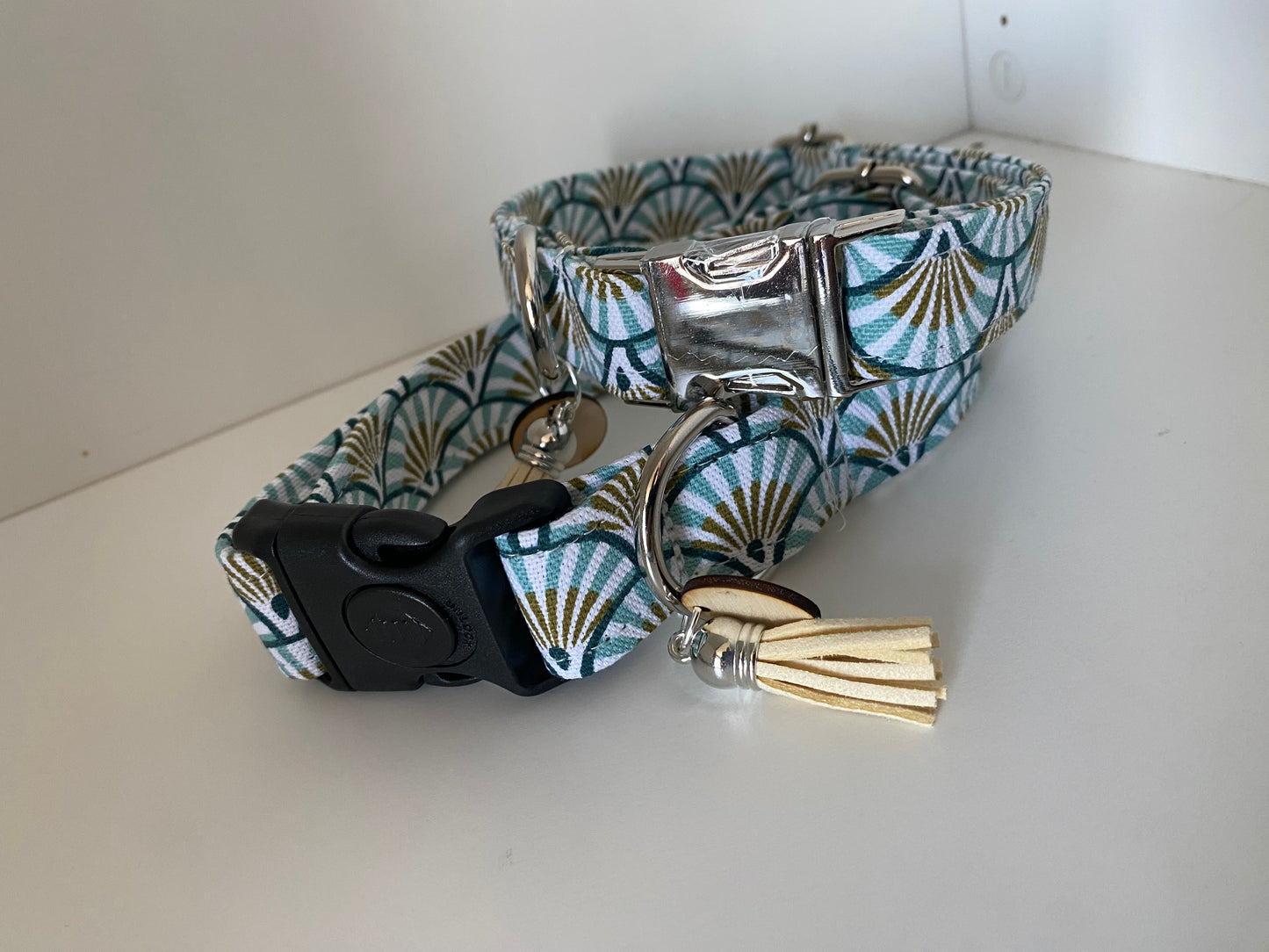 Collier en tissu et sangle pour chien – Réglable et personnalisable éventail bleu ciel et doré