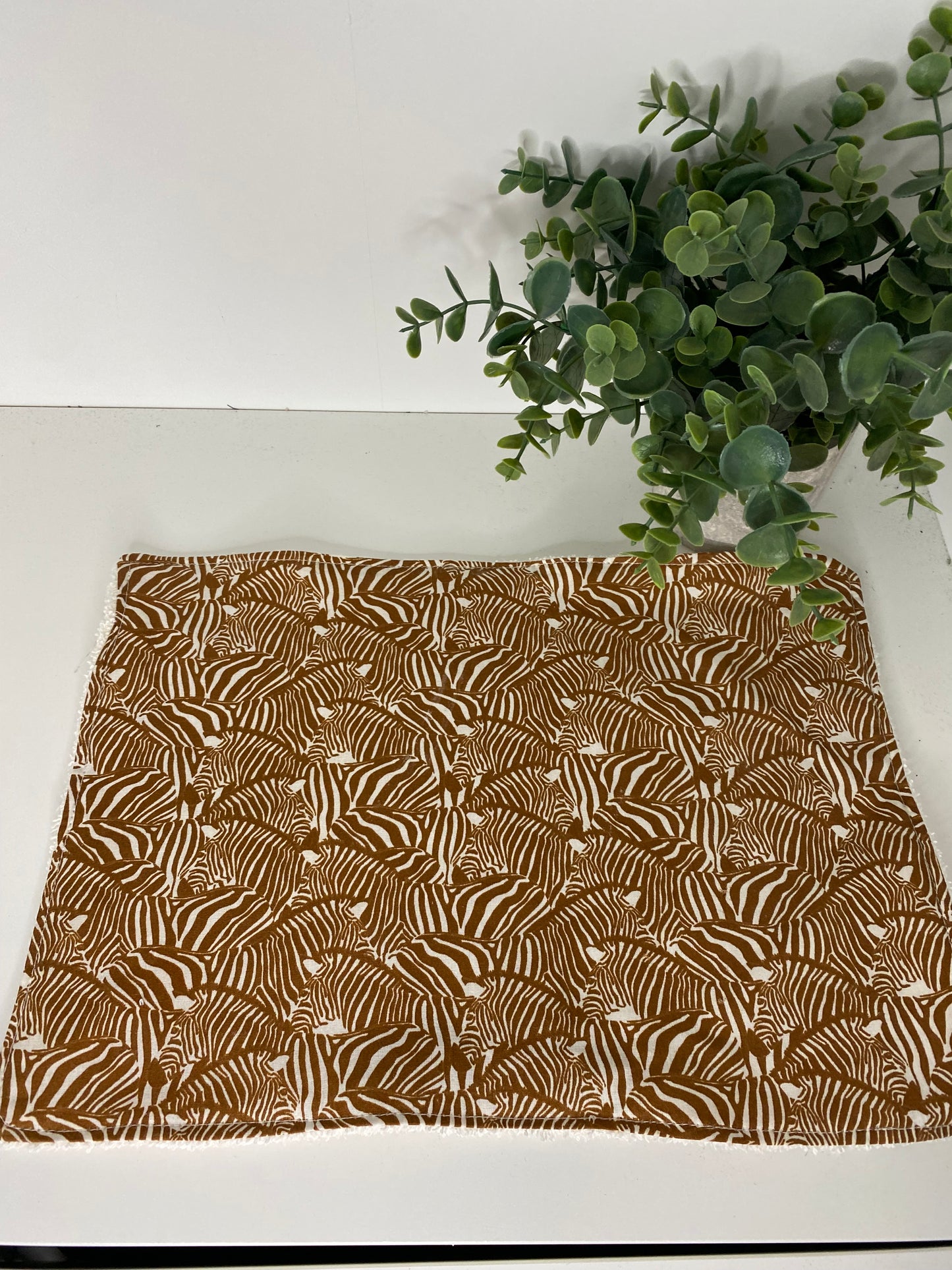 Tapis de gamelle absorbant – fait main tissu zebre