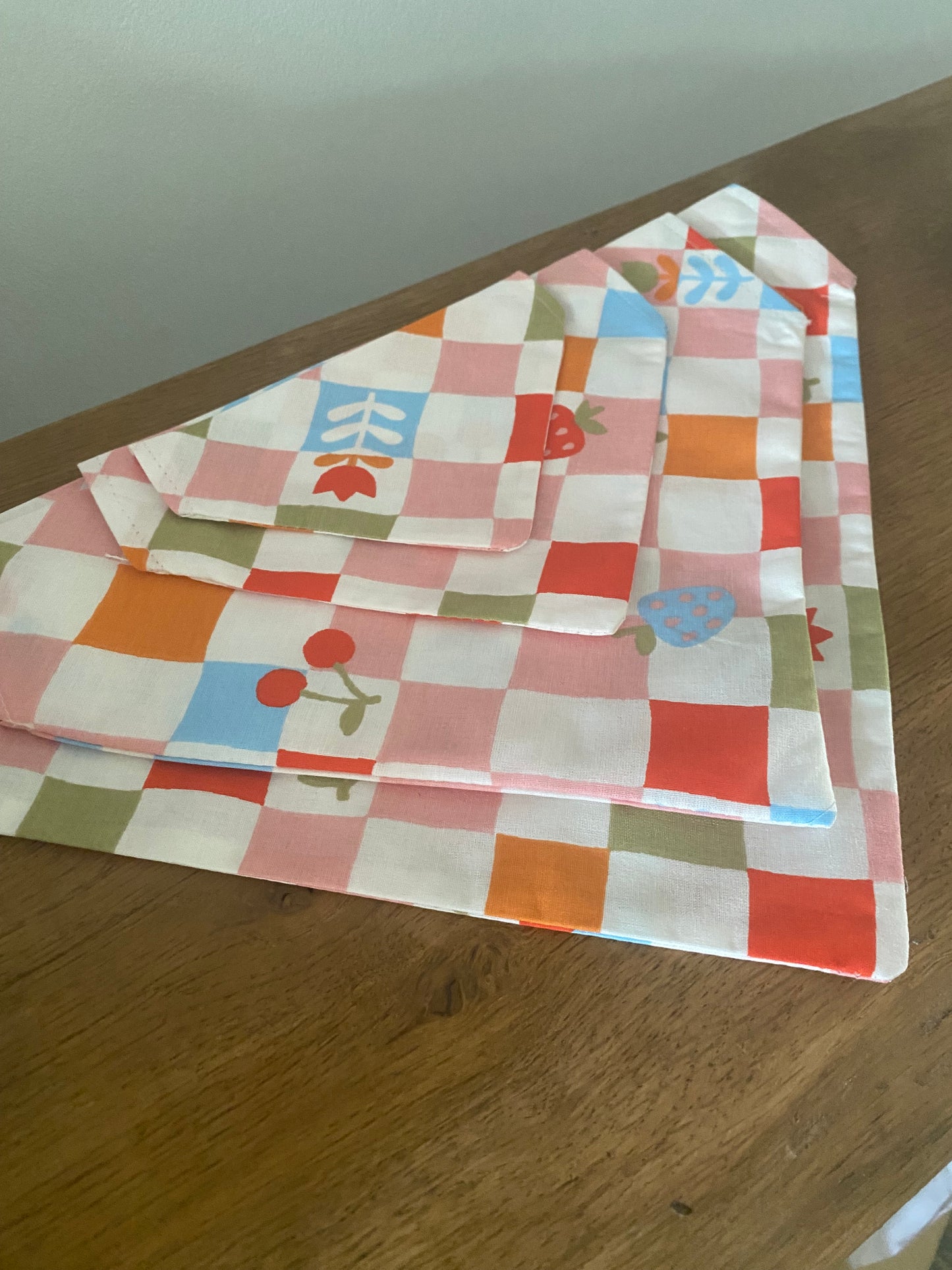 Le Bandana Parfait pour Votre Chien carreaux motifs