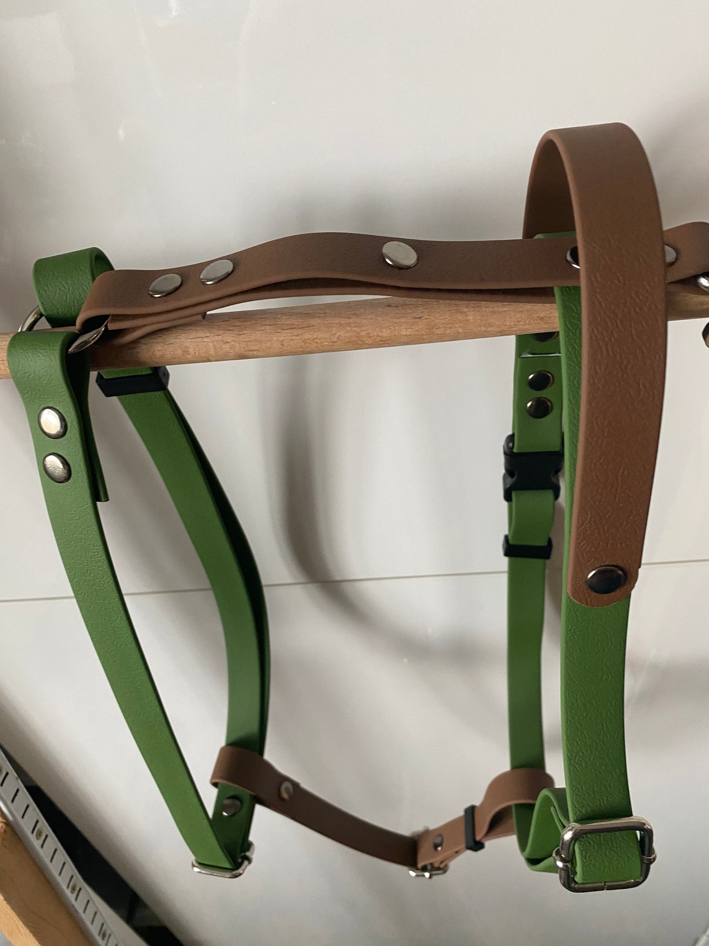 Harnais en H ajustable et imperméable pour chien - marron et olive