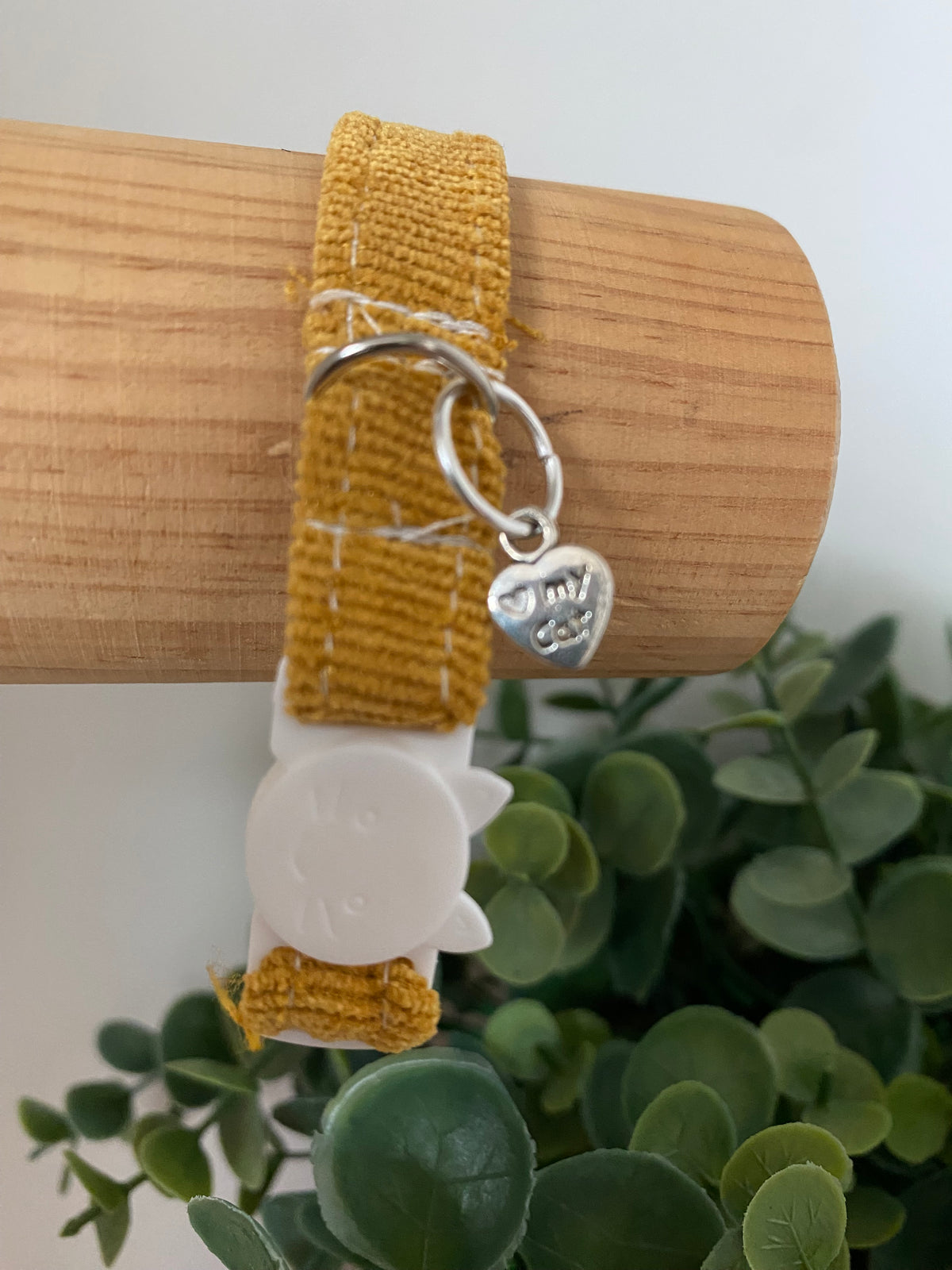 Collier chat anti étranglement velours moutarde