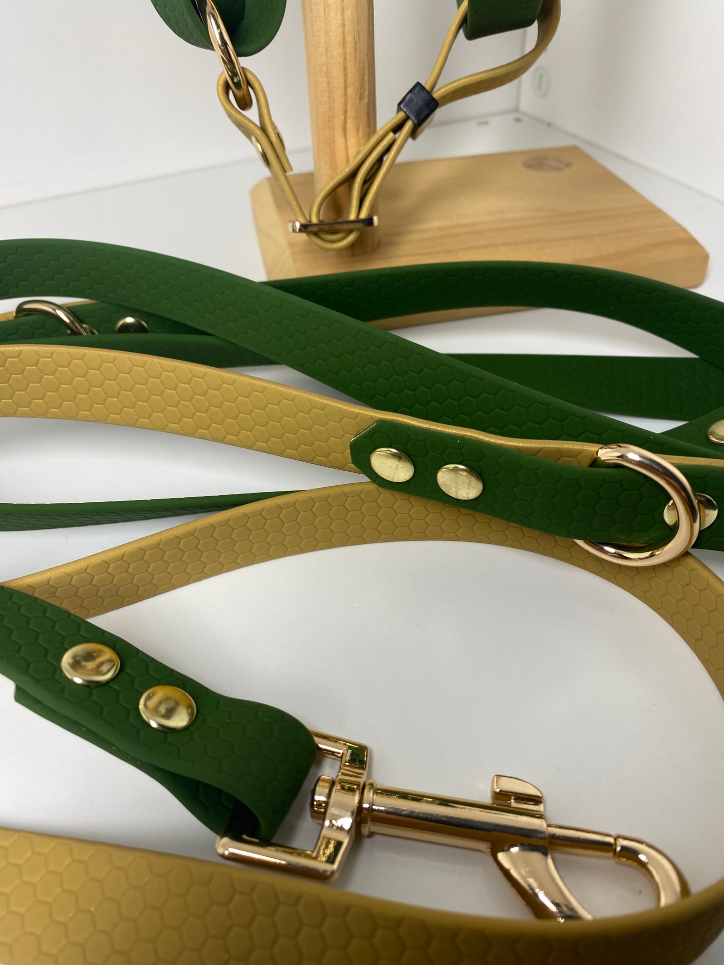 Harnais imperméable en hexa olive et doré