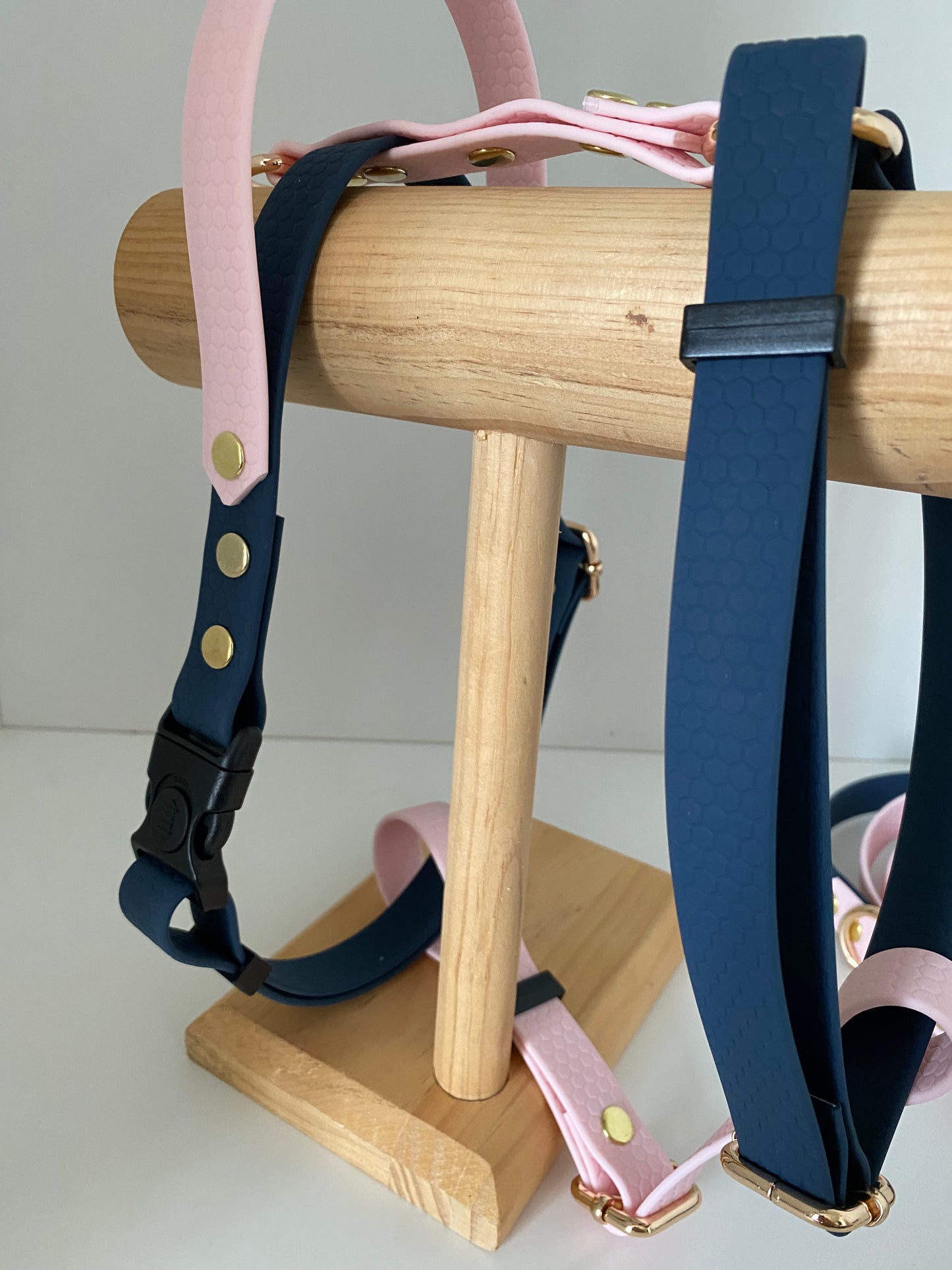 Harnais en H ajustable et imperméable pour chien - rose et marine