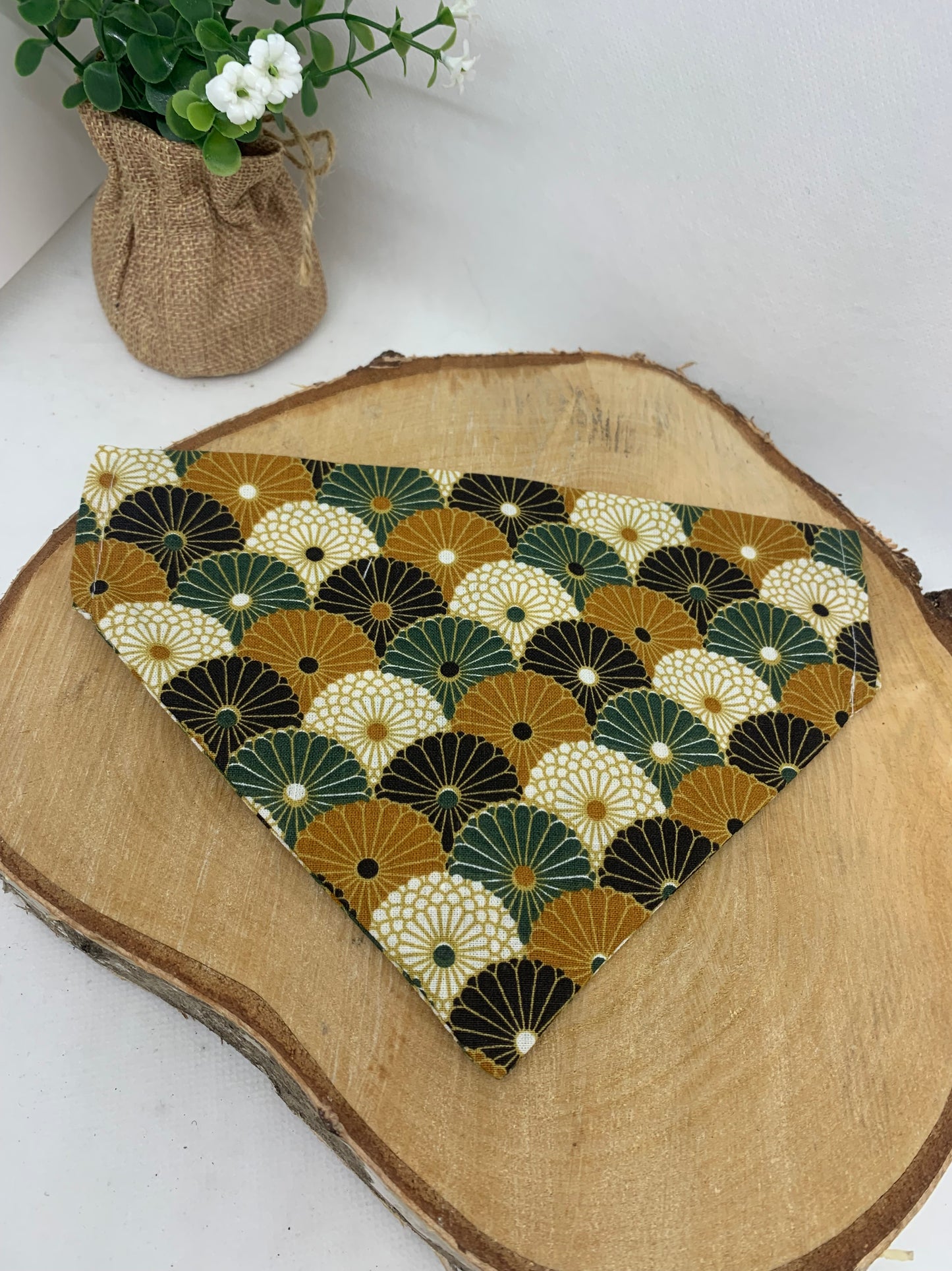 Le Bandana Parfait pour Votre Chien collection éventail vert et moutarde