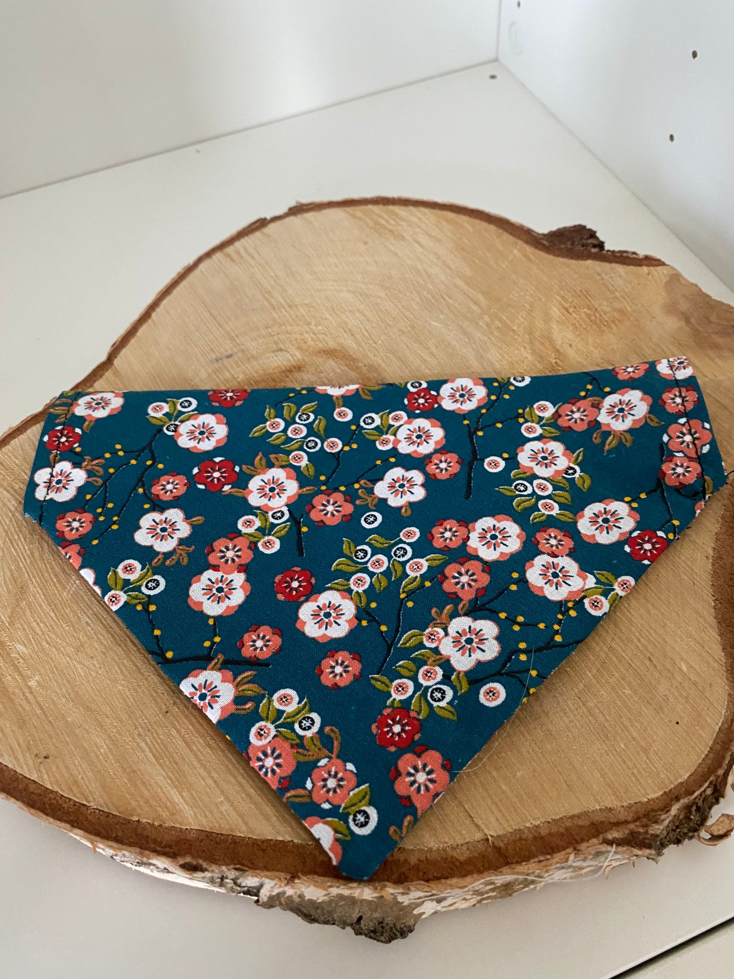 Le Bandana Parfait pour Votre Chien | Style et Confort Réunis | Plusieurs Tailles collection raven