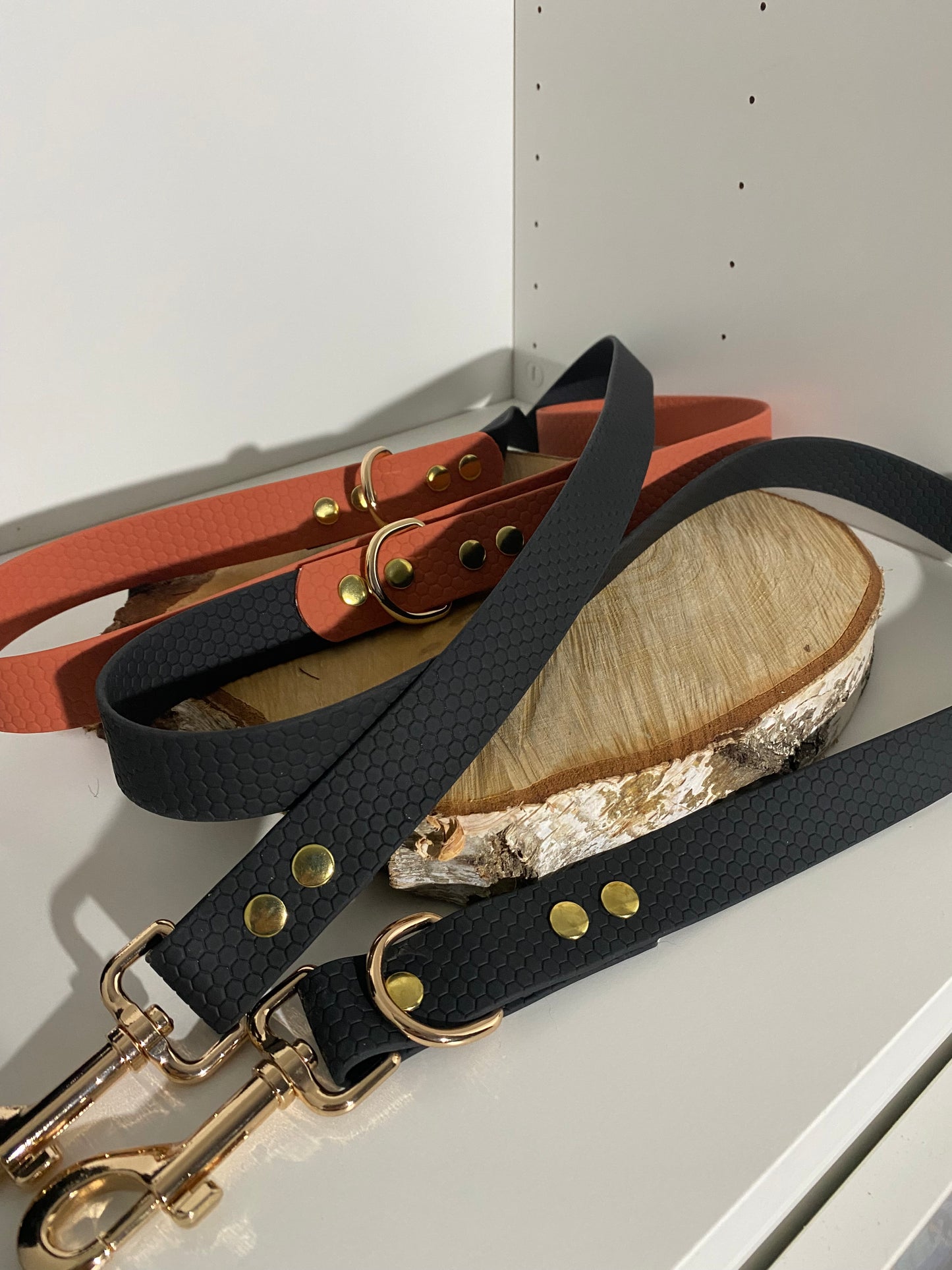 Laisse Mains Libres en Hexa Souple Noir et Terracotta