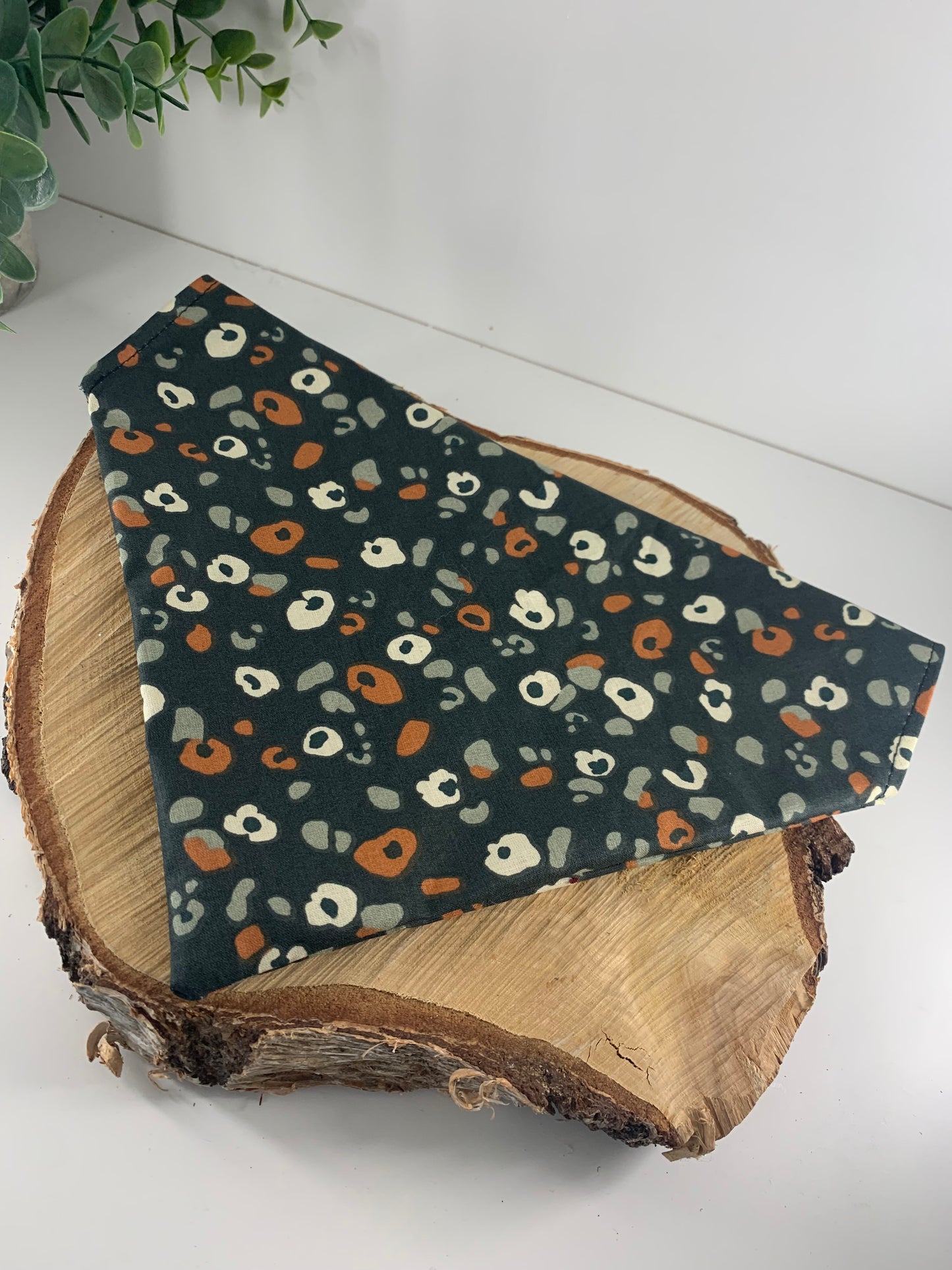 Le Bandana Parfait pour Votre Chien | Style et Confort Réunis | Plusieurs Tailles collection opium