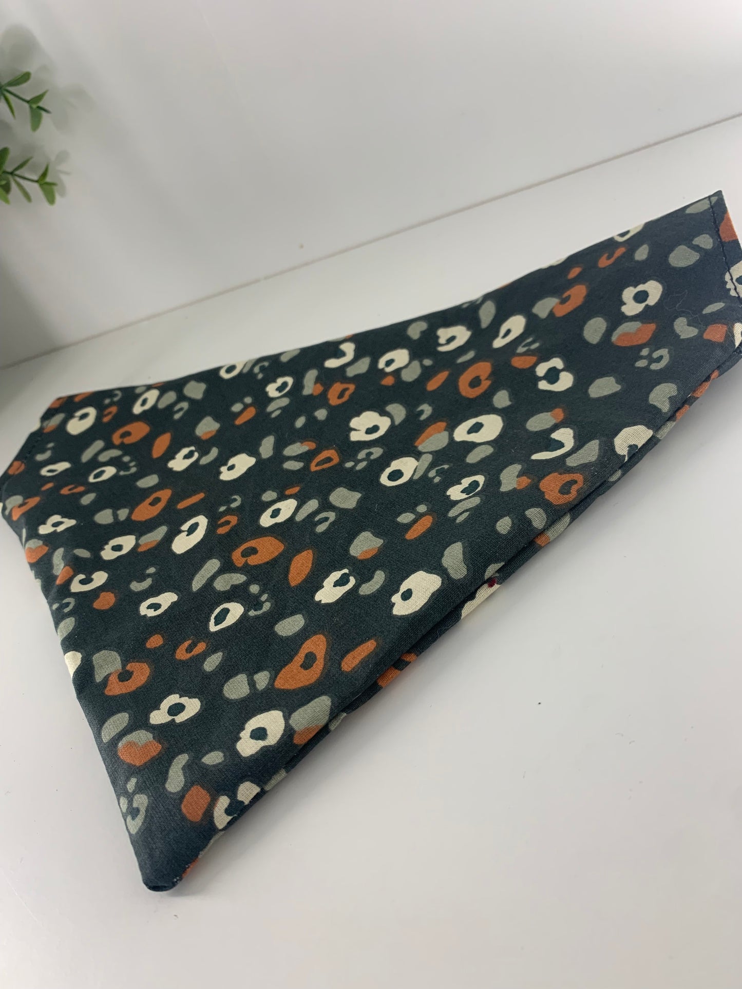 Le Bandana Parfait pour Votre Chien | Style et Confort Réunis | Plusieurs Tailles collection opium