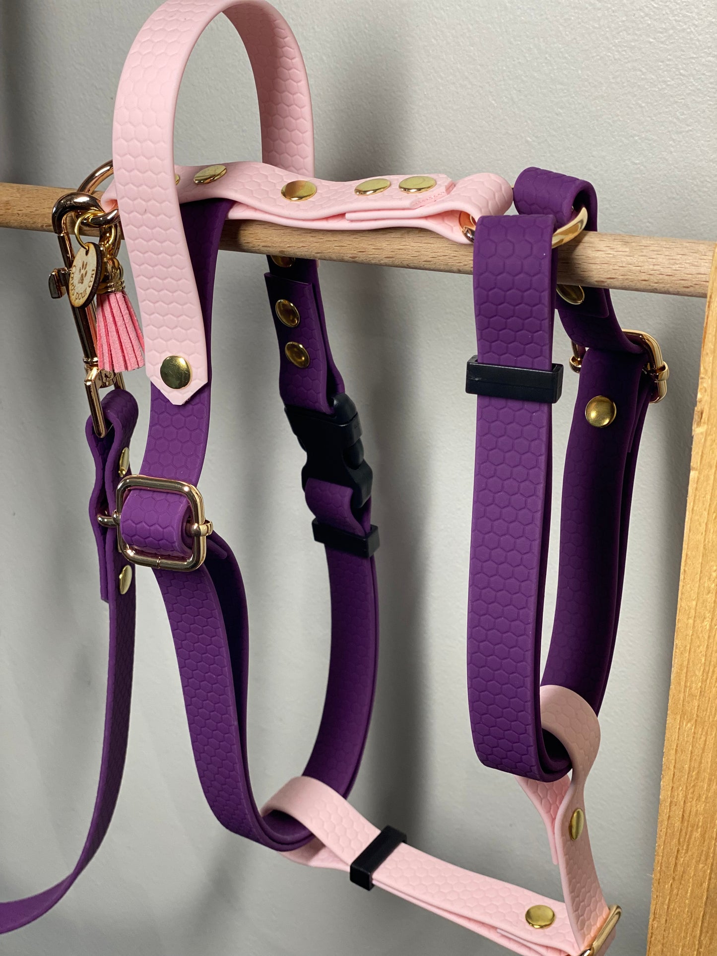 Harnais en H ajustable et imperméable pour chien - violet et rose