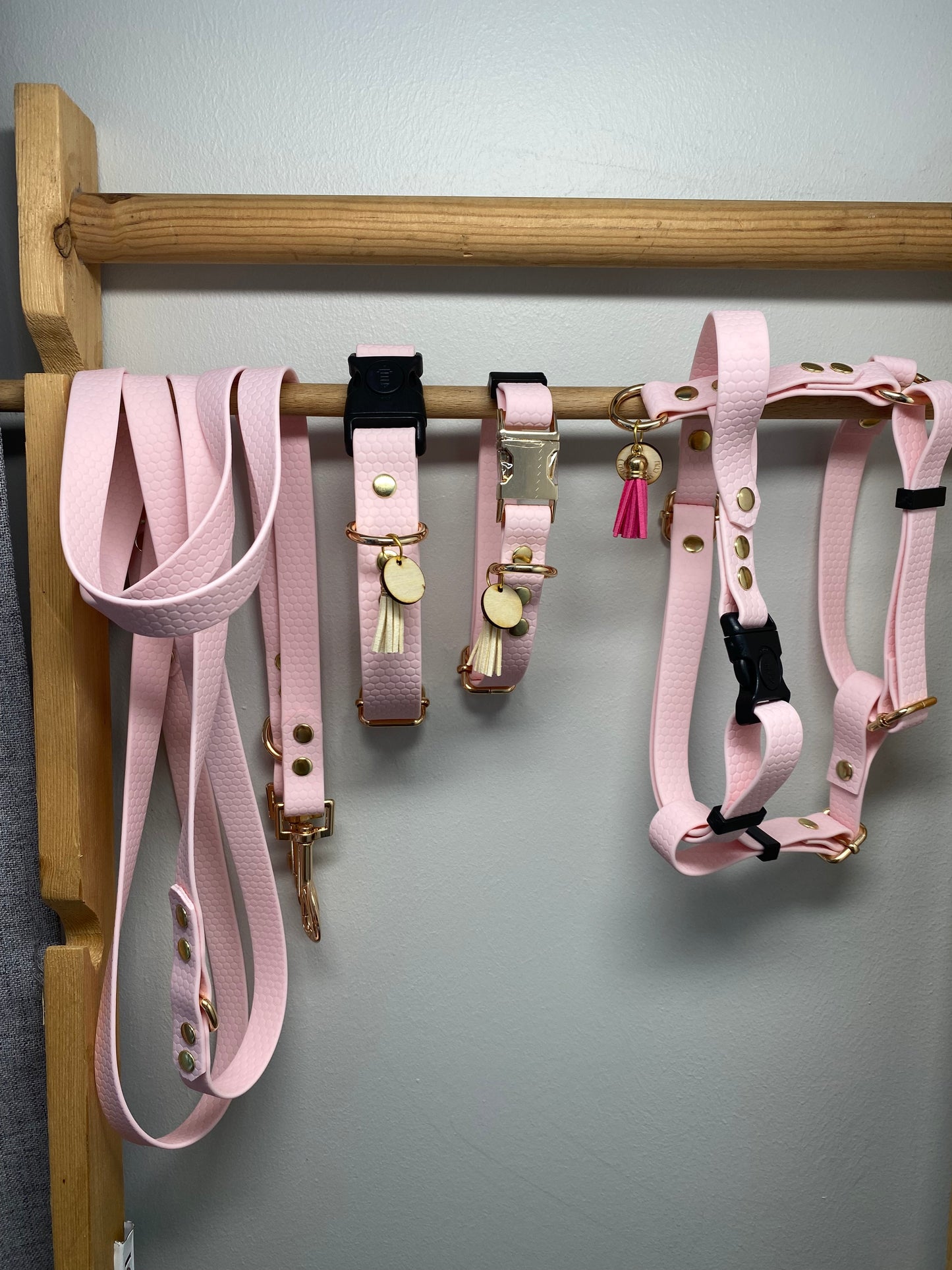 Harnais en H ajustable et imperméable pour chien - rose pale