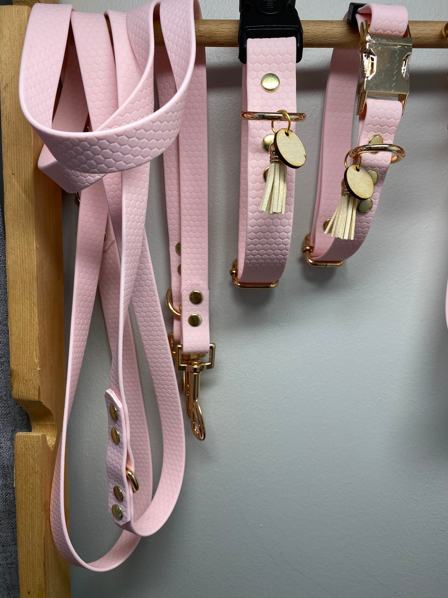 Colliers Réglables pour Chiens – sangle hexa couleur rose pale
