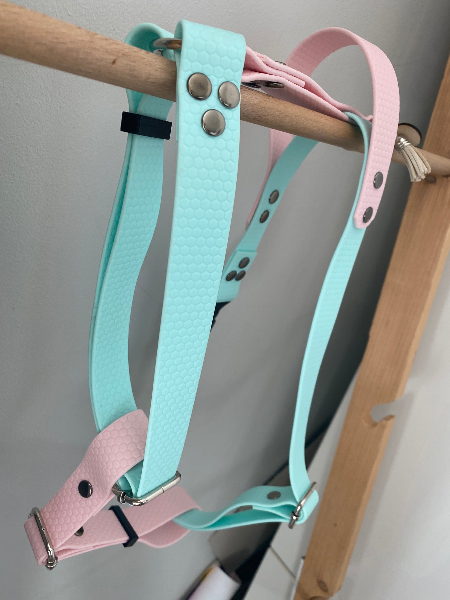 Harnais en H ajustable et imperméable pour chien -rose pale et bleu ciel