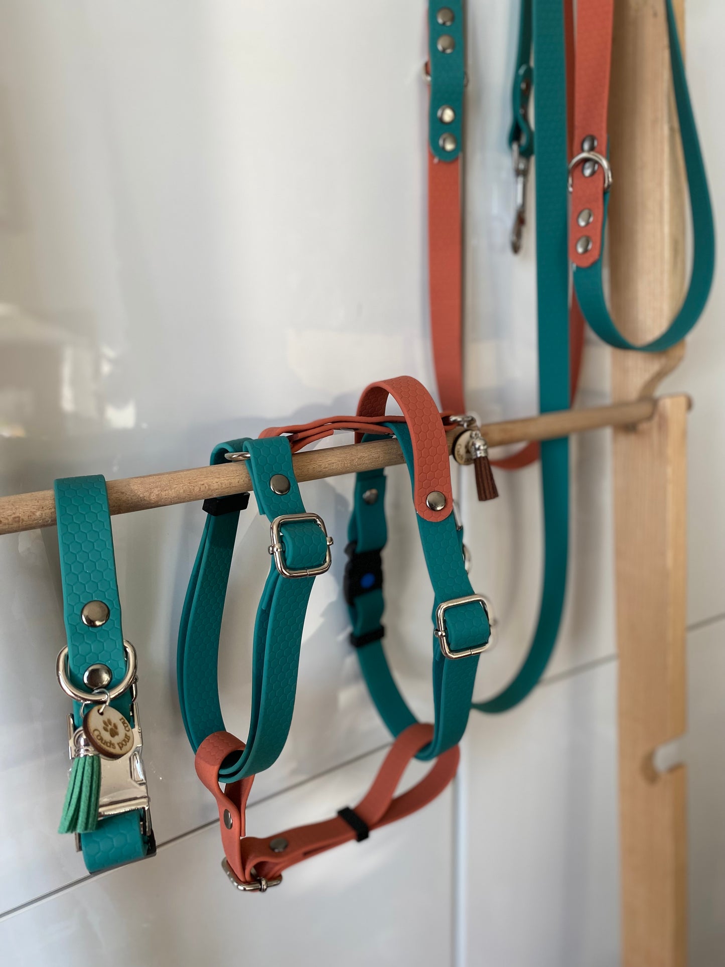 Harnais en H ajustable et imperméable pour chien - vert et terracotta