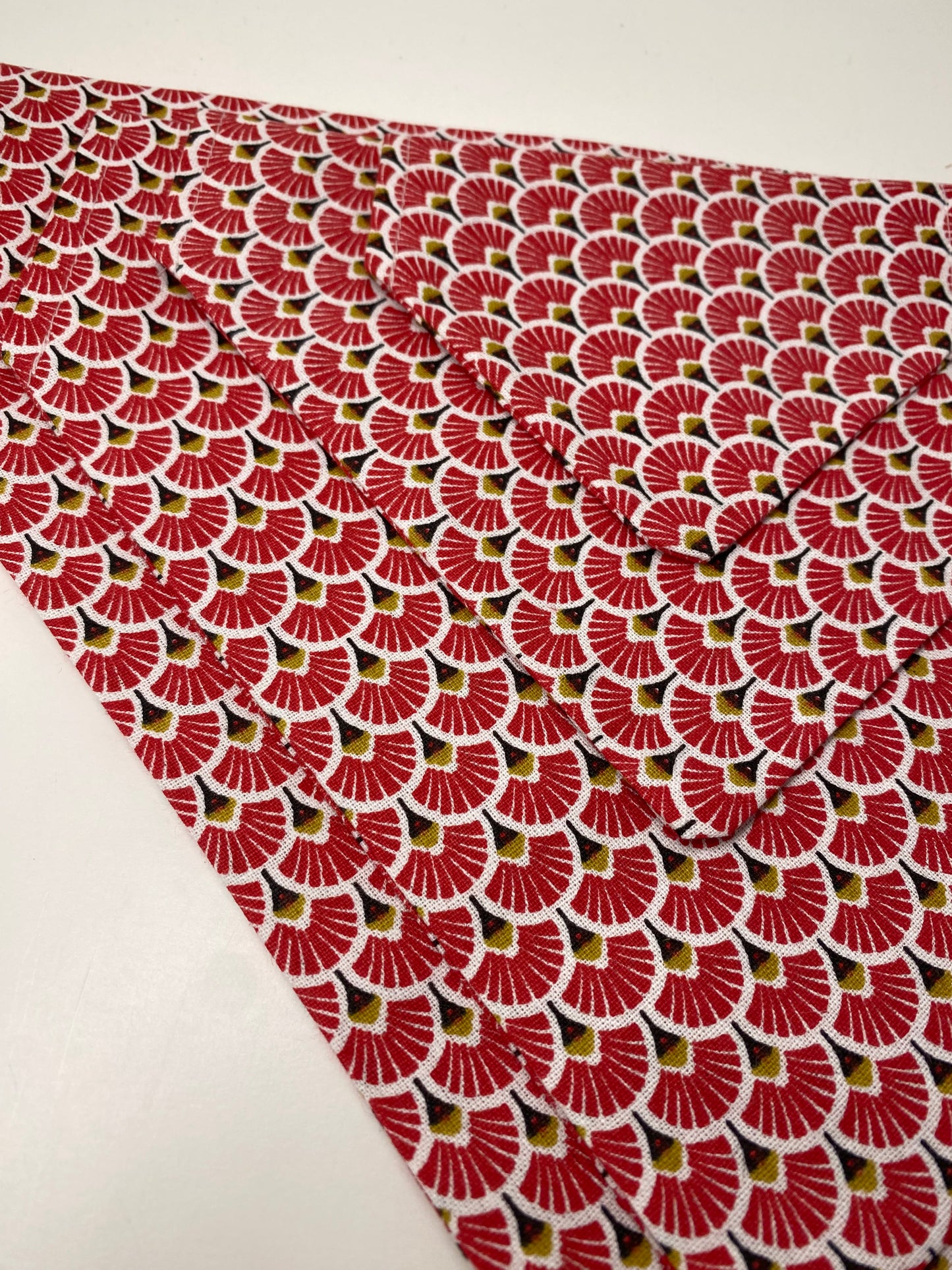 Le Bandana Parfait pour Votre Chien collection éventail rouge
