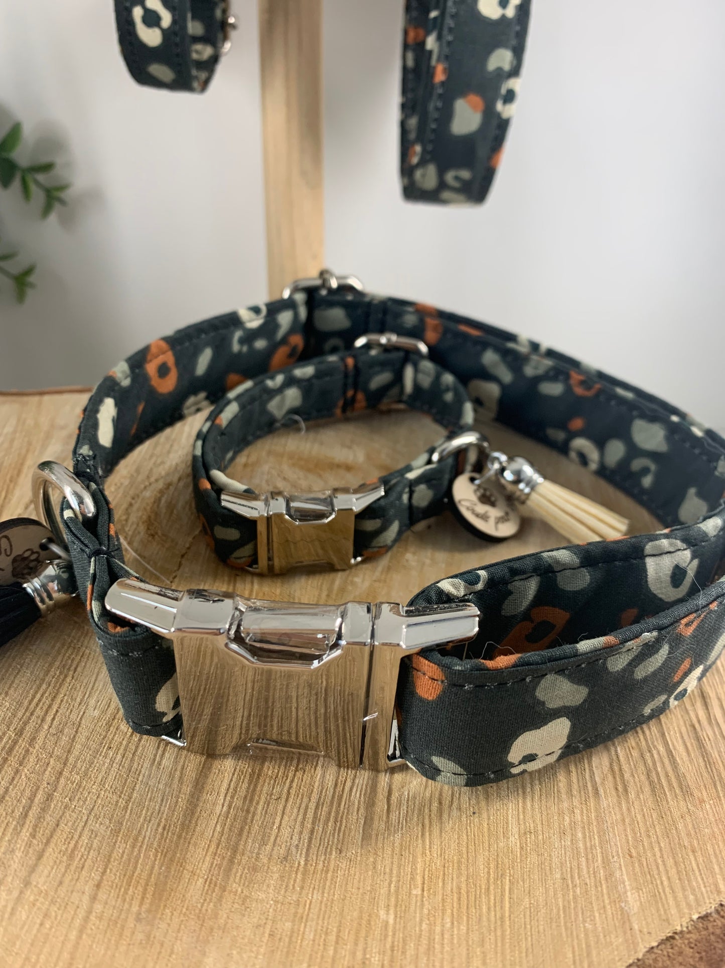 Collier en tissu et sangle pour chien – Réglable et personnalisable collection Opium