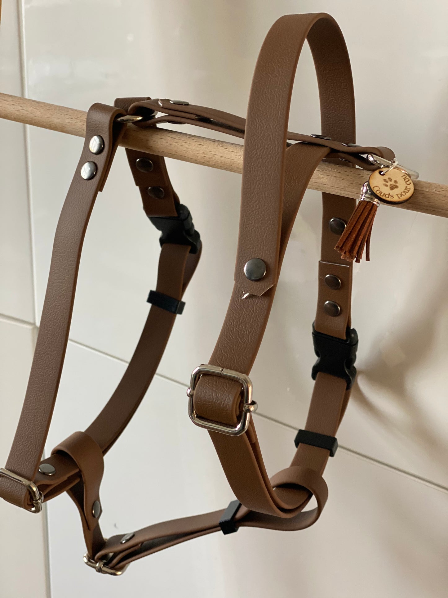 Harnais en H ajustable et imperméable pour chien - chocolat