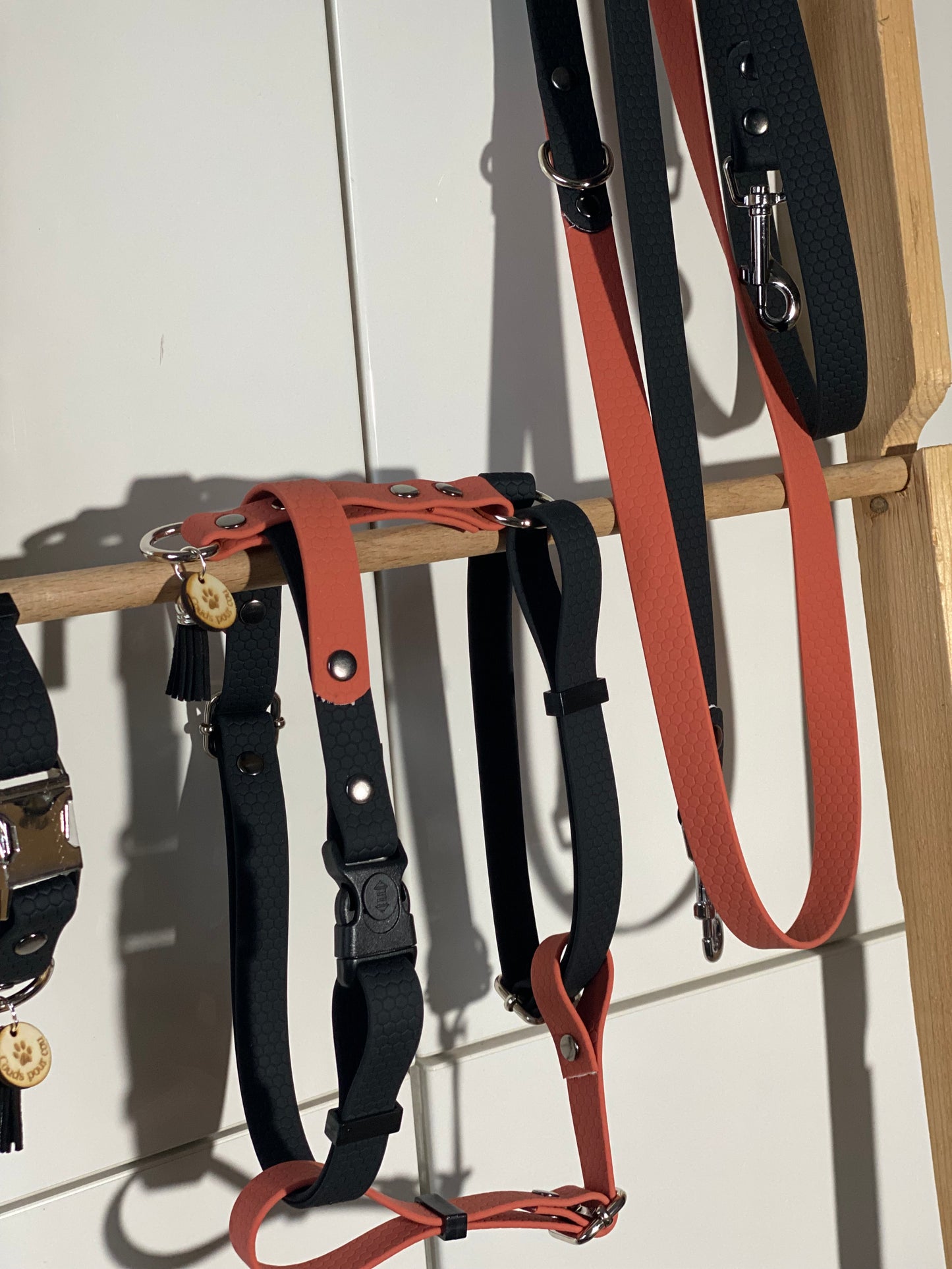 Harnais en H ajustable et imperméable pour chien - noir terracotta