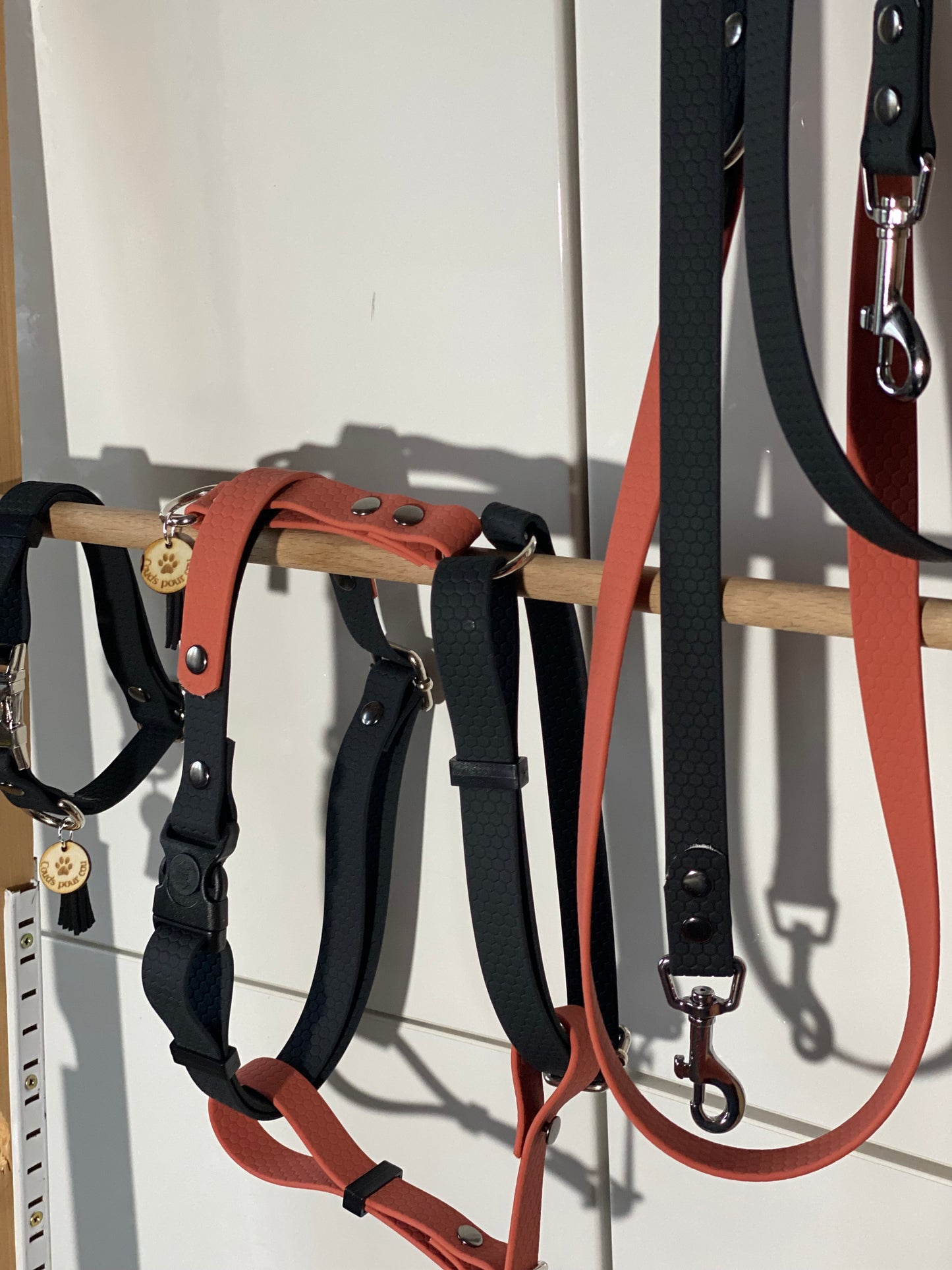 Harnais en H ajustable et imperméable pour chien - noir terracotta