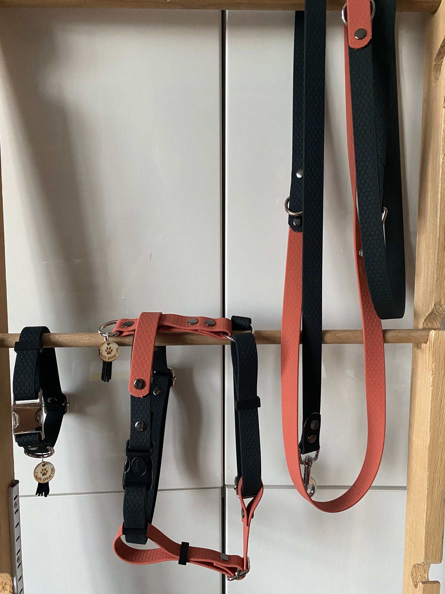 Harnais en H ajustable et imperméable pour chien - noir terracotta