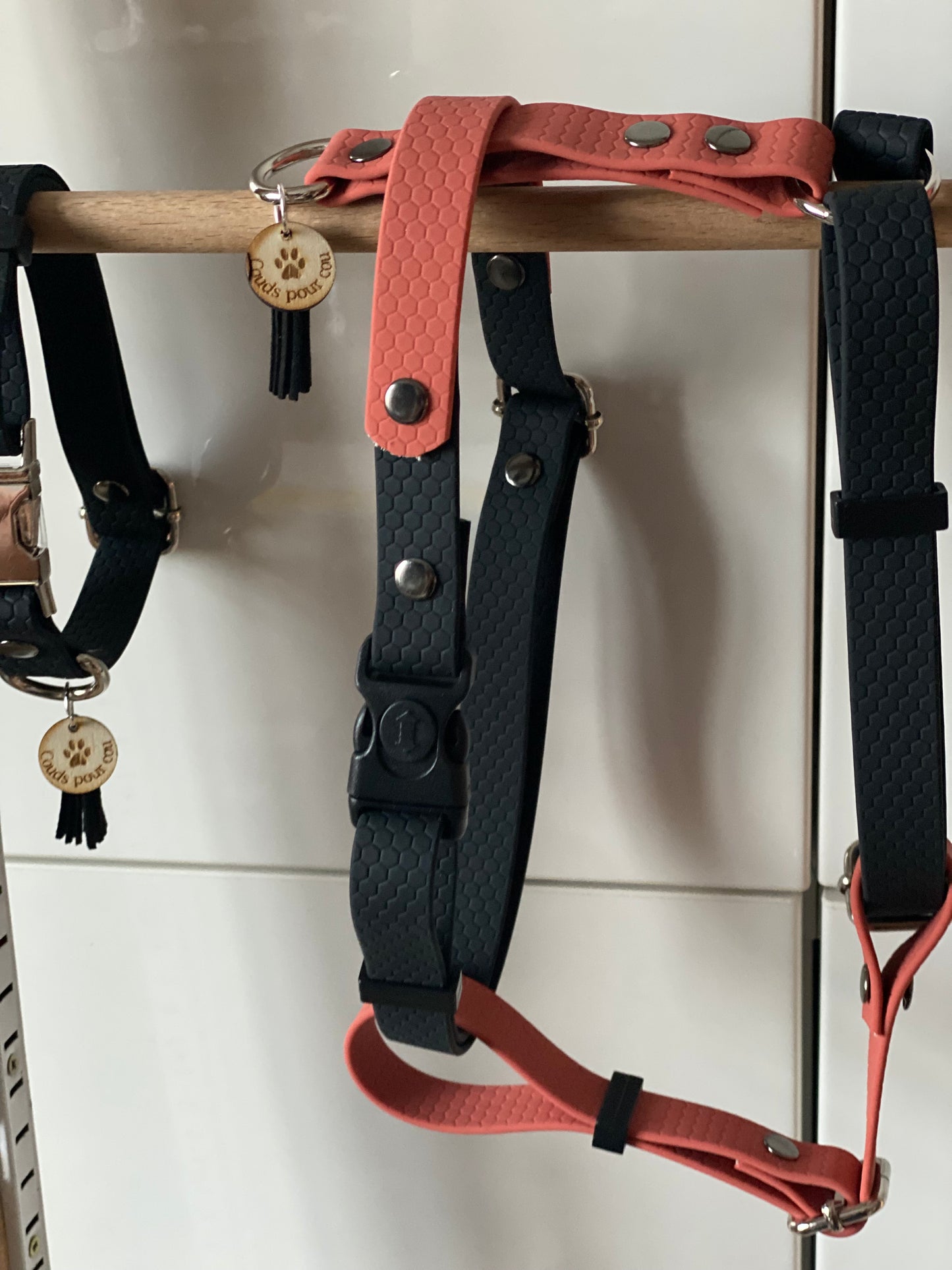 Harnais en H ajustable et imperméable pour chien - noir terracotta