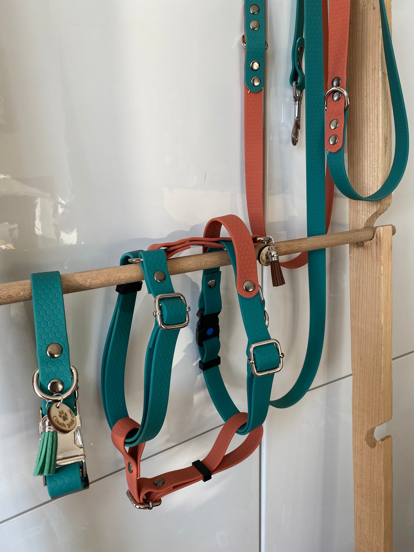 Harnais en H ajustable et imperméable pour chien - vert et terracotta