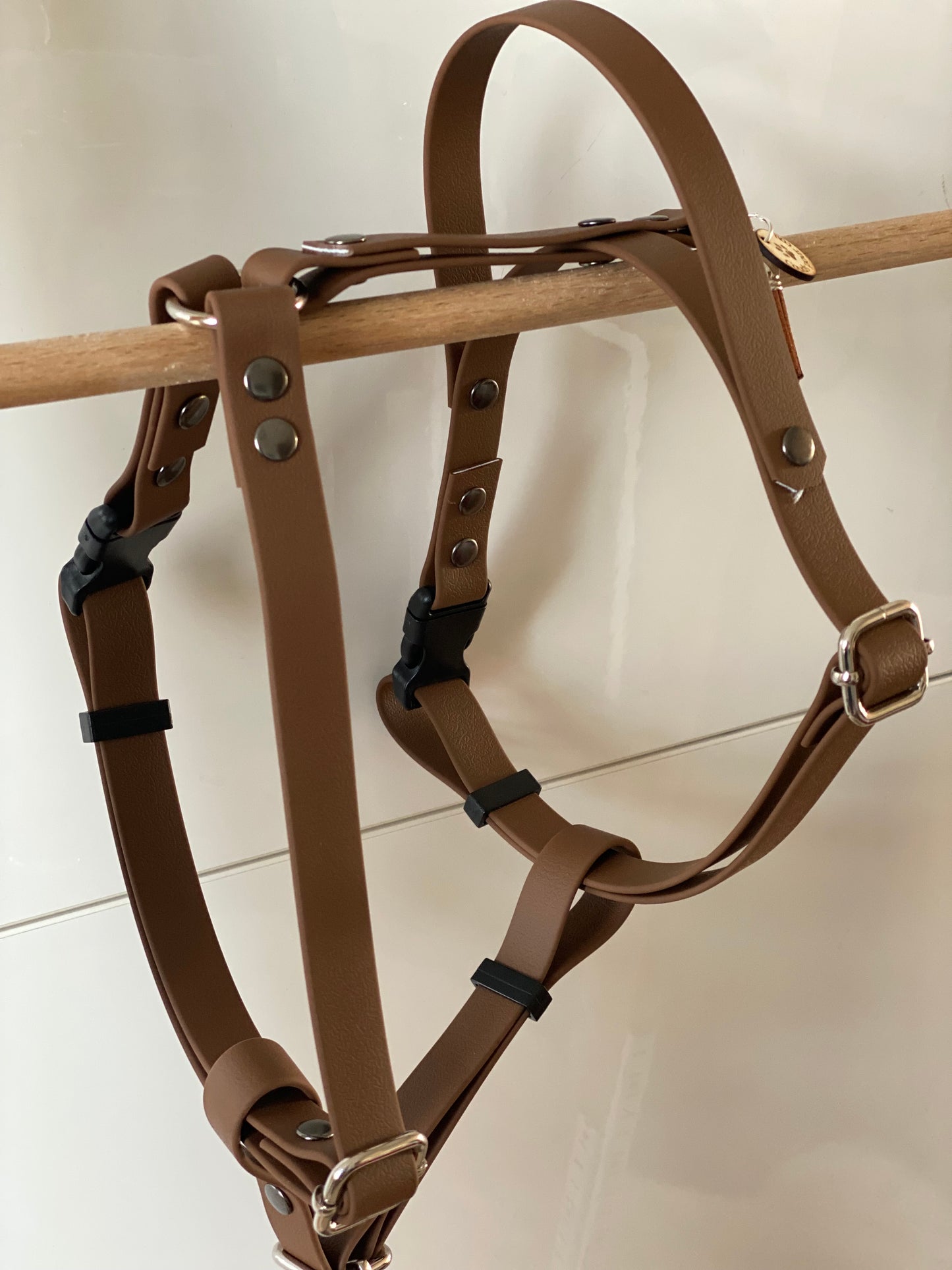 Harnais en H ajustable et imperméable pour chien - chocolat