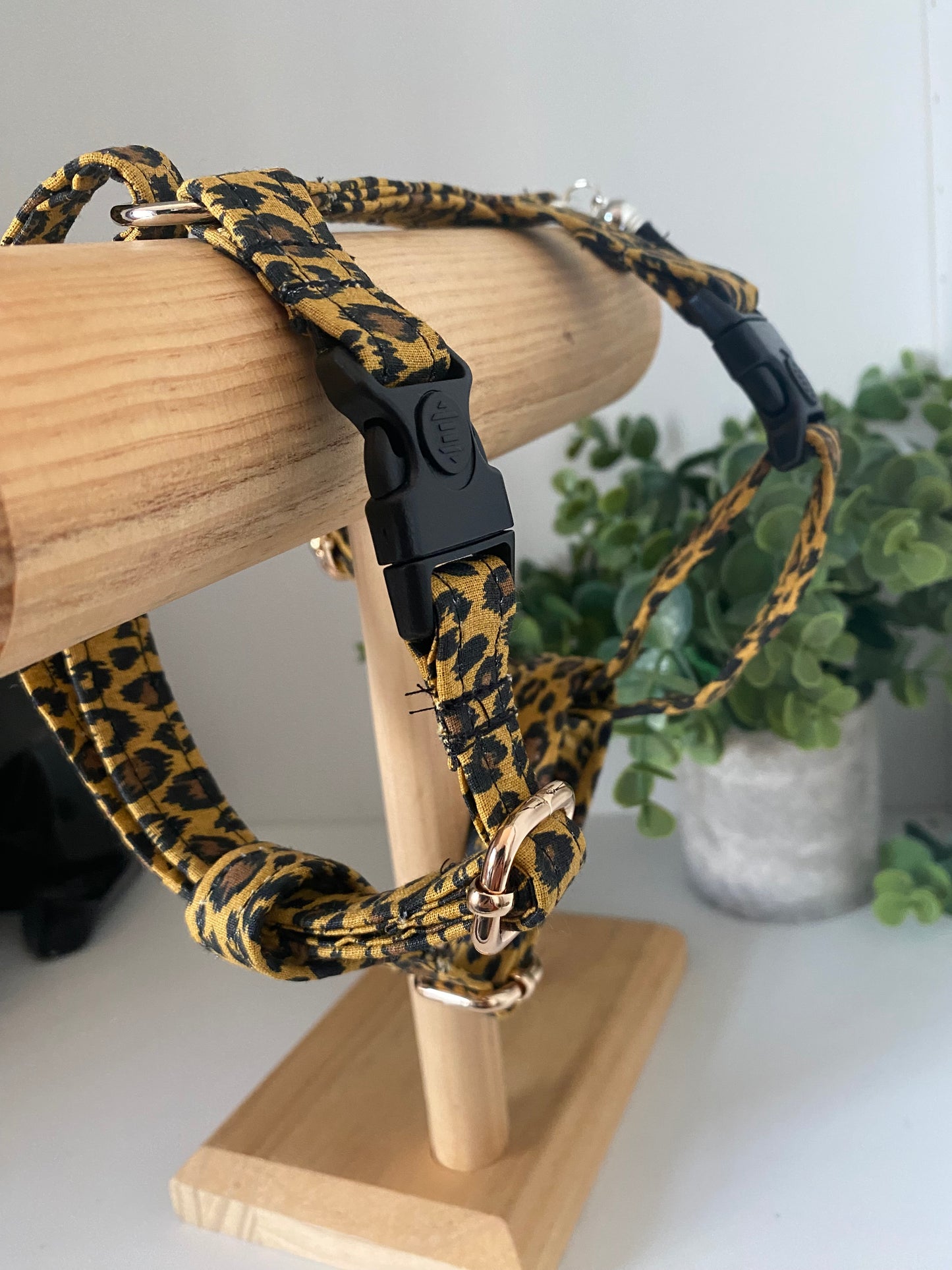 Harnais H 2 clips pour chat ou petits chiens Léopard
