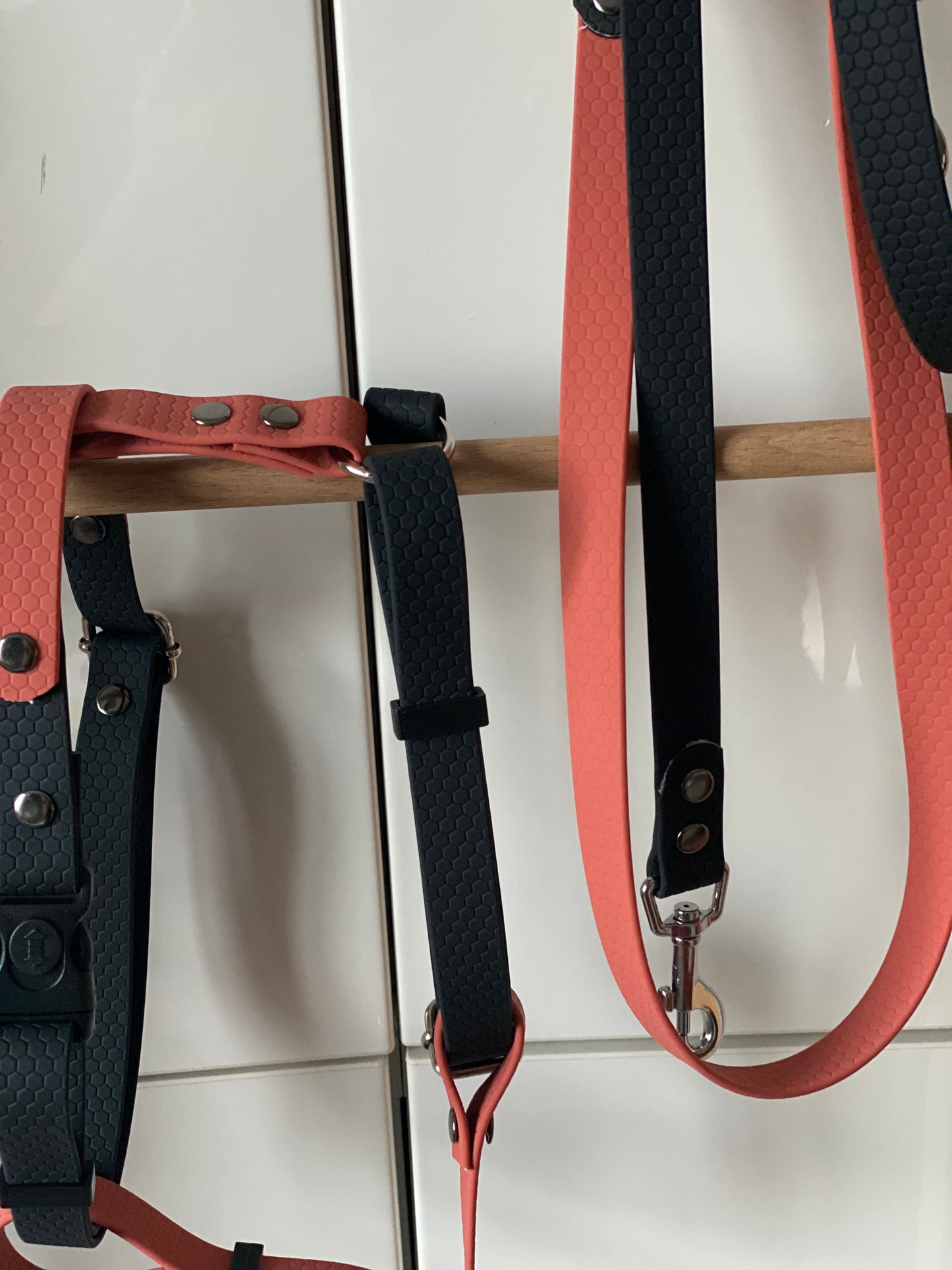 Harnais en H ajustable et imperméable pour chien - noir terracotta