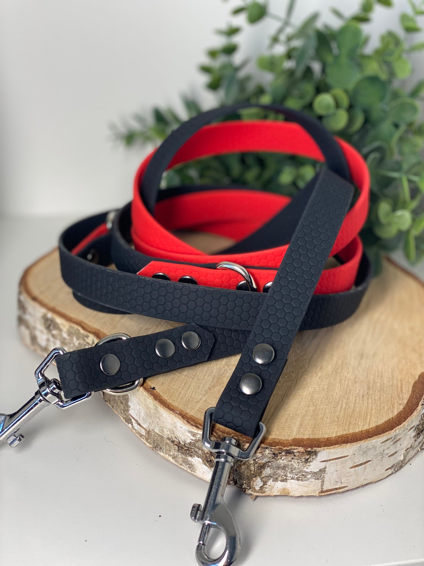 Laisse Mains Libres en Hexa Souple noir et rouge