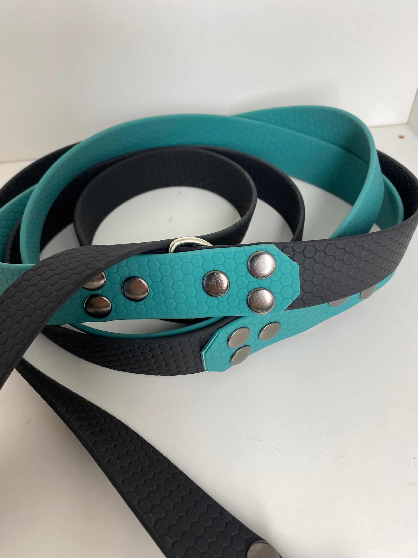 Laisse Mains Libres en Hexa Souple Noir - vert
