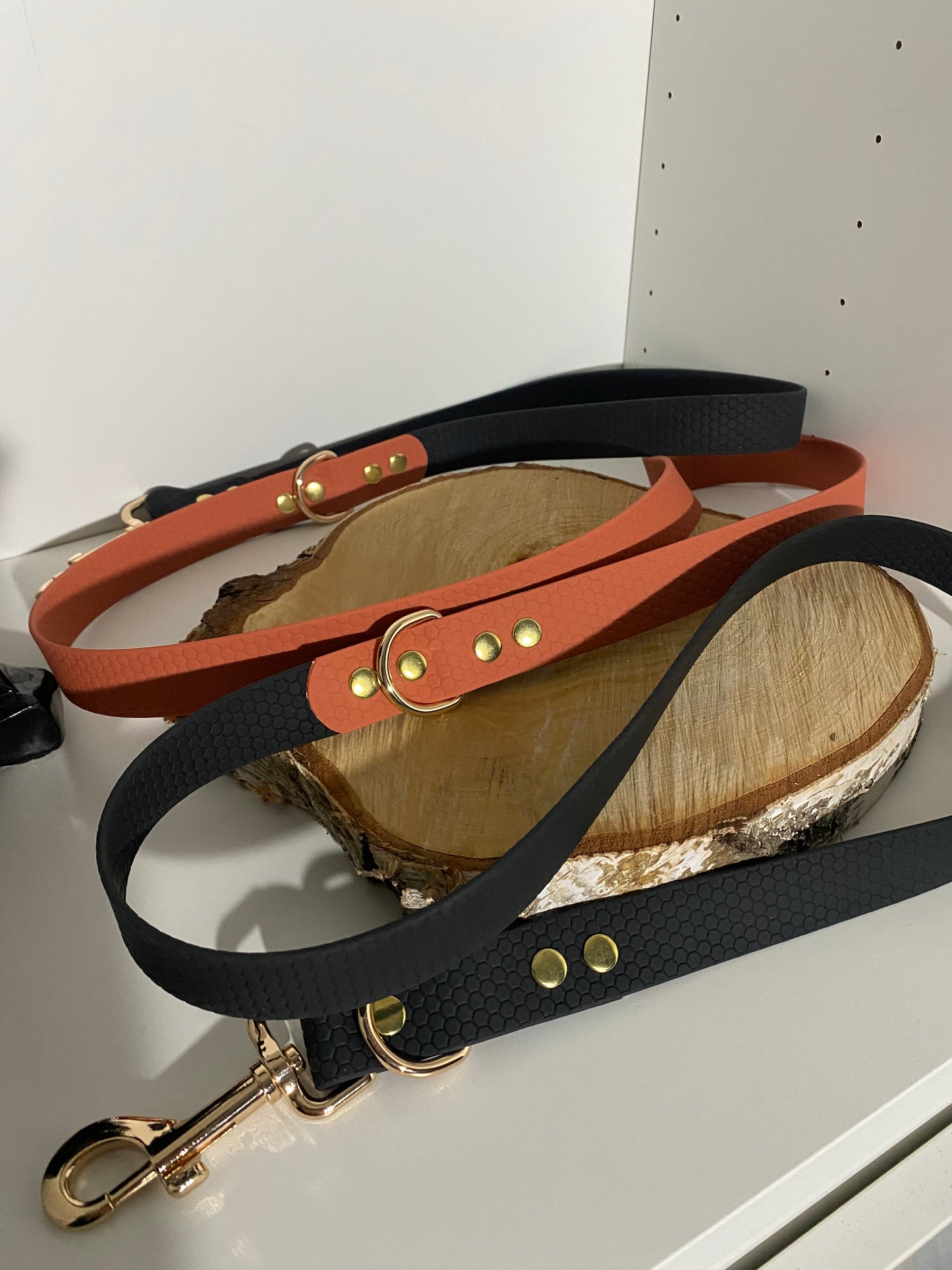 Laisse Mains Libres en Hexa Souple Noir et Terracotta