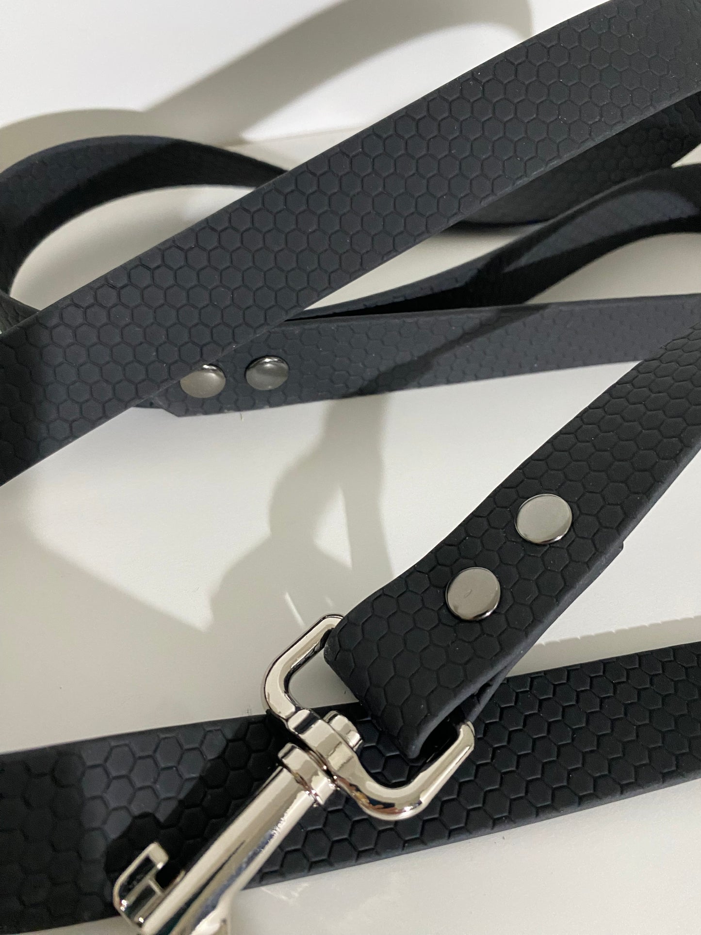 Laisse Mains Libres en Hexa Souple noire