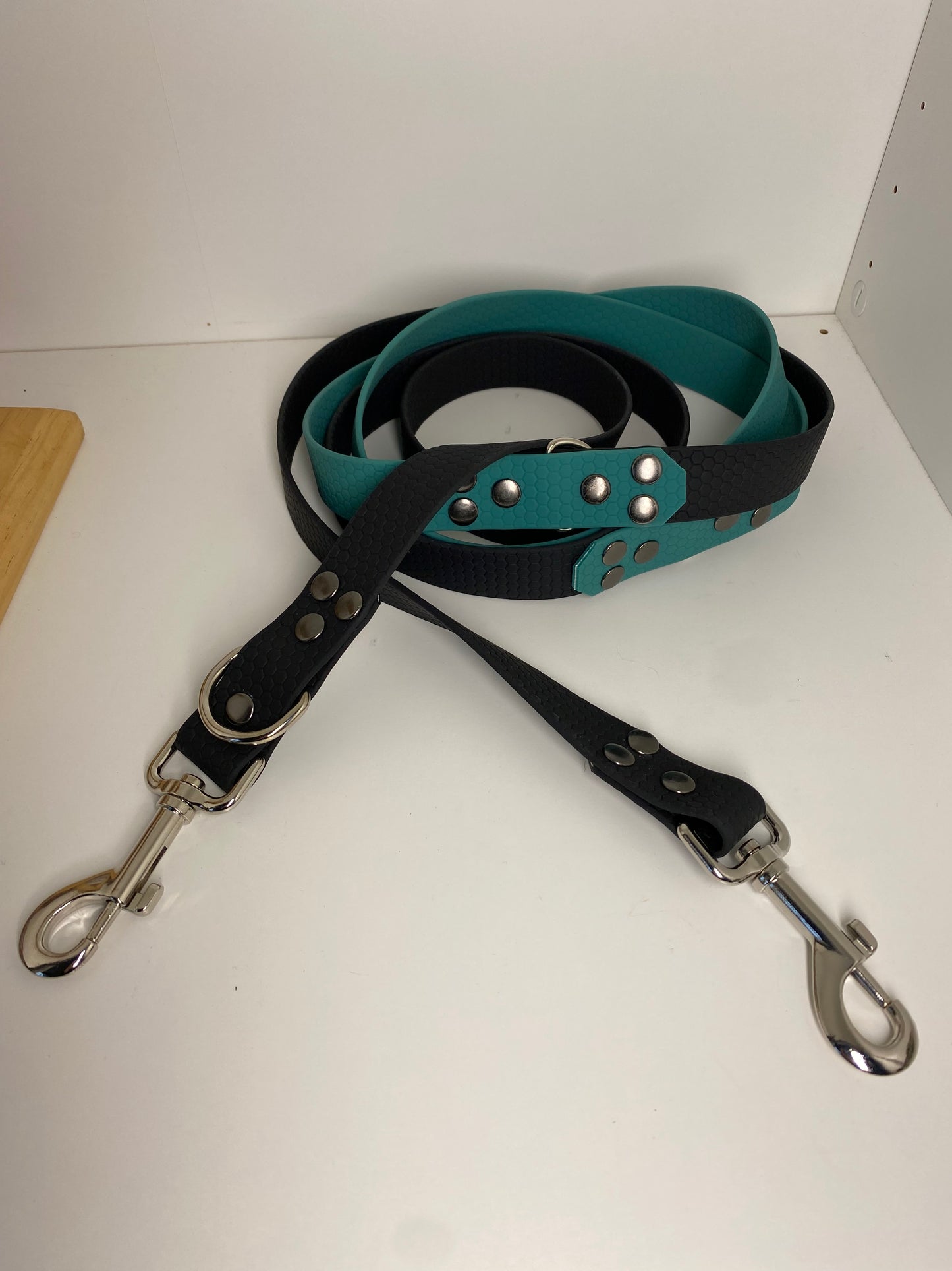 Laisse Mains Libres en Hexa Souple Noir - vert