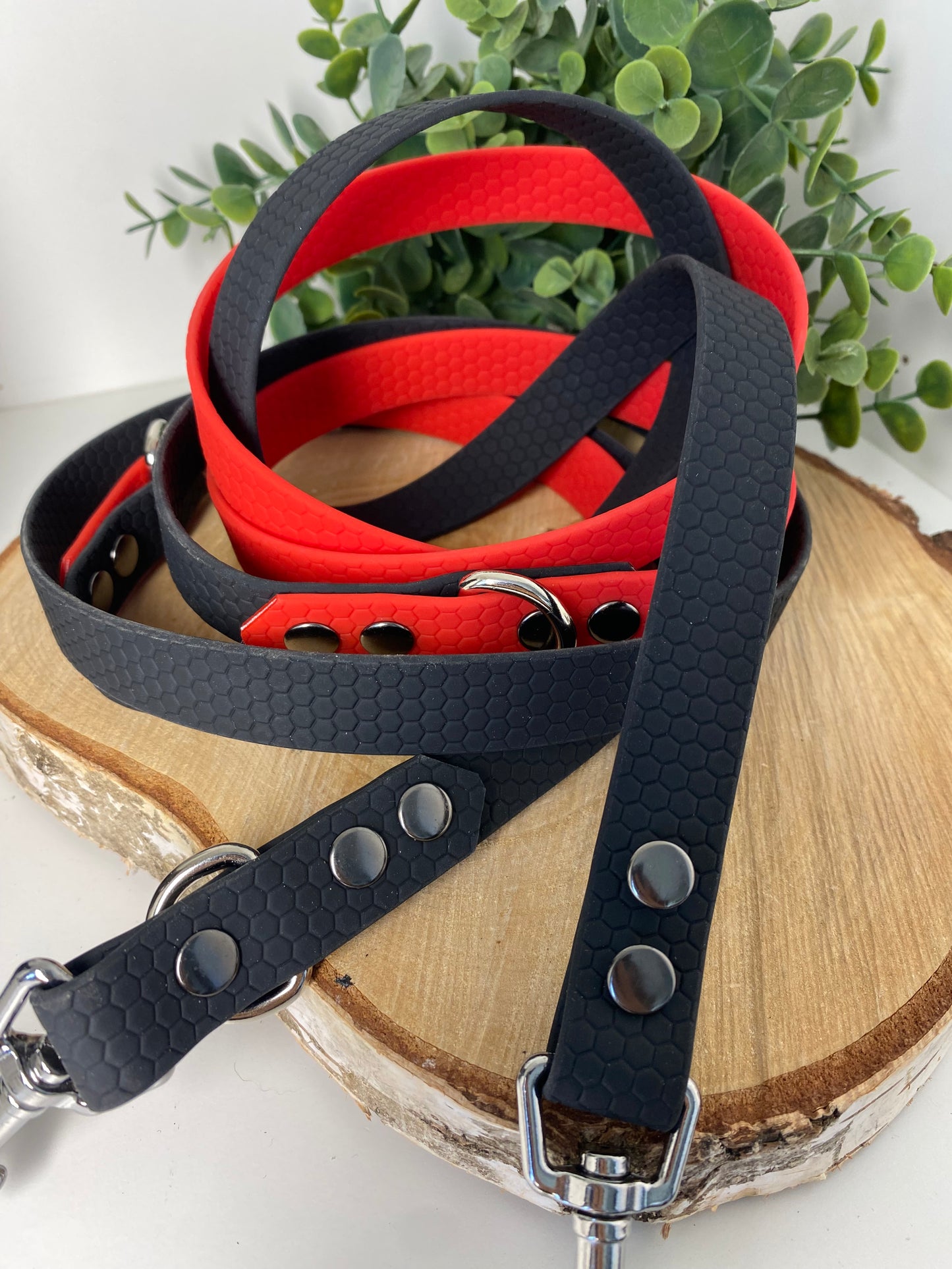 Laisse Mains Libres en Hexa Souple noir et rouge
