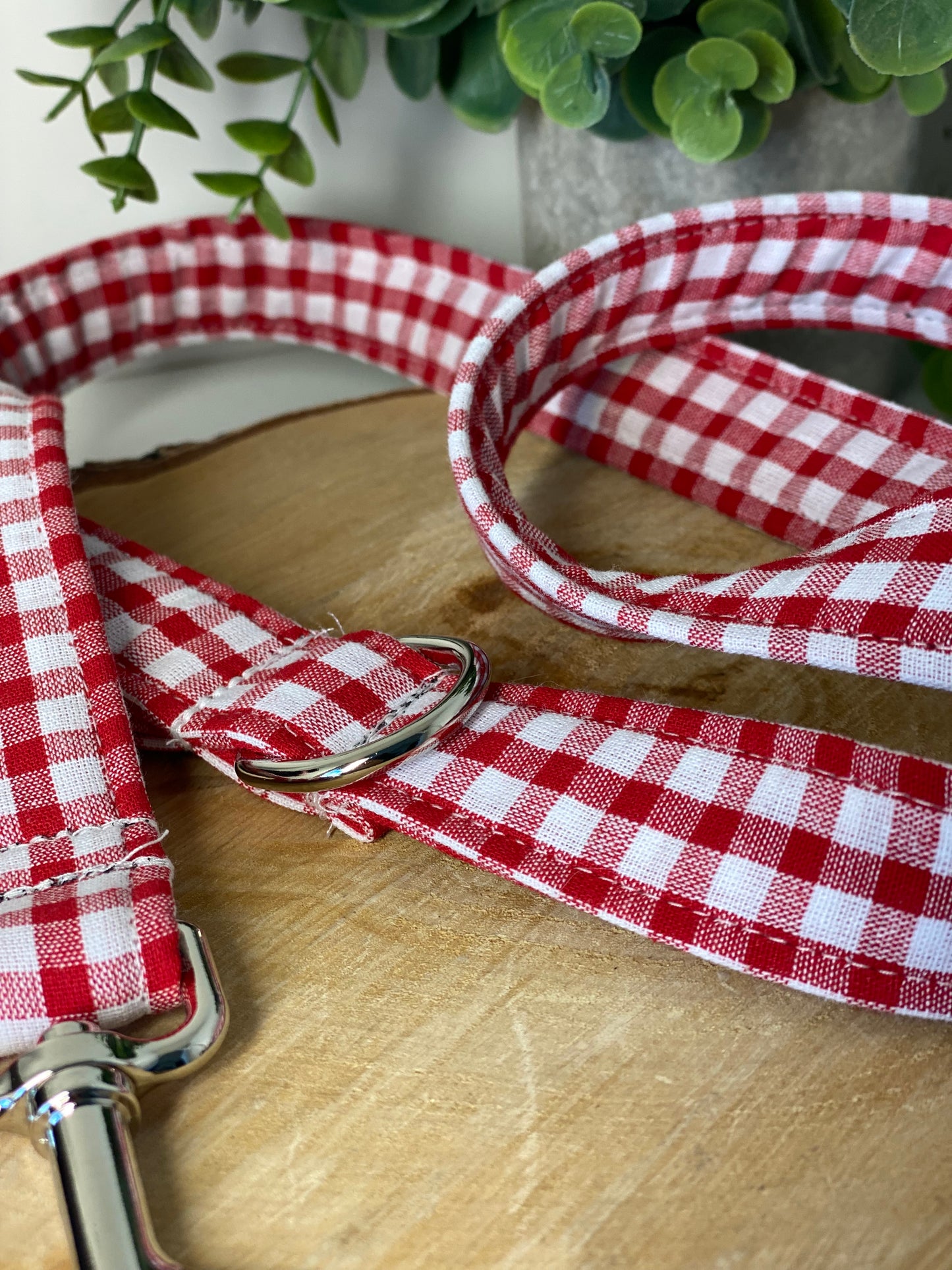 Collier en tissu et sangle pour chien – Réglable et personnalisable collection vichy rouge