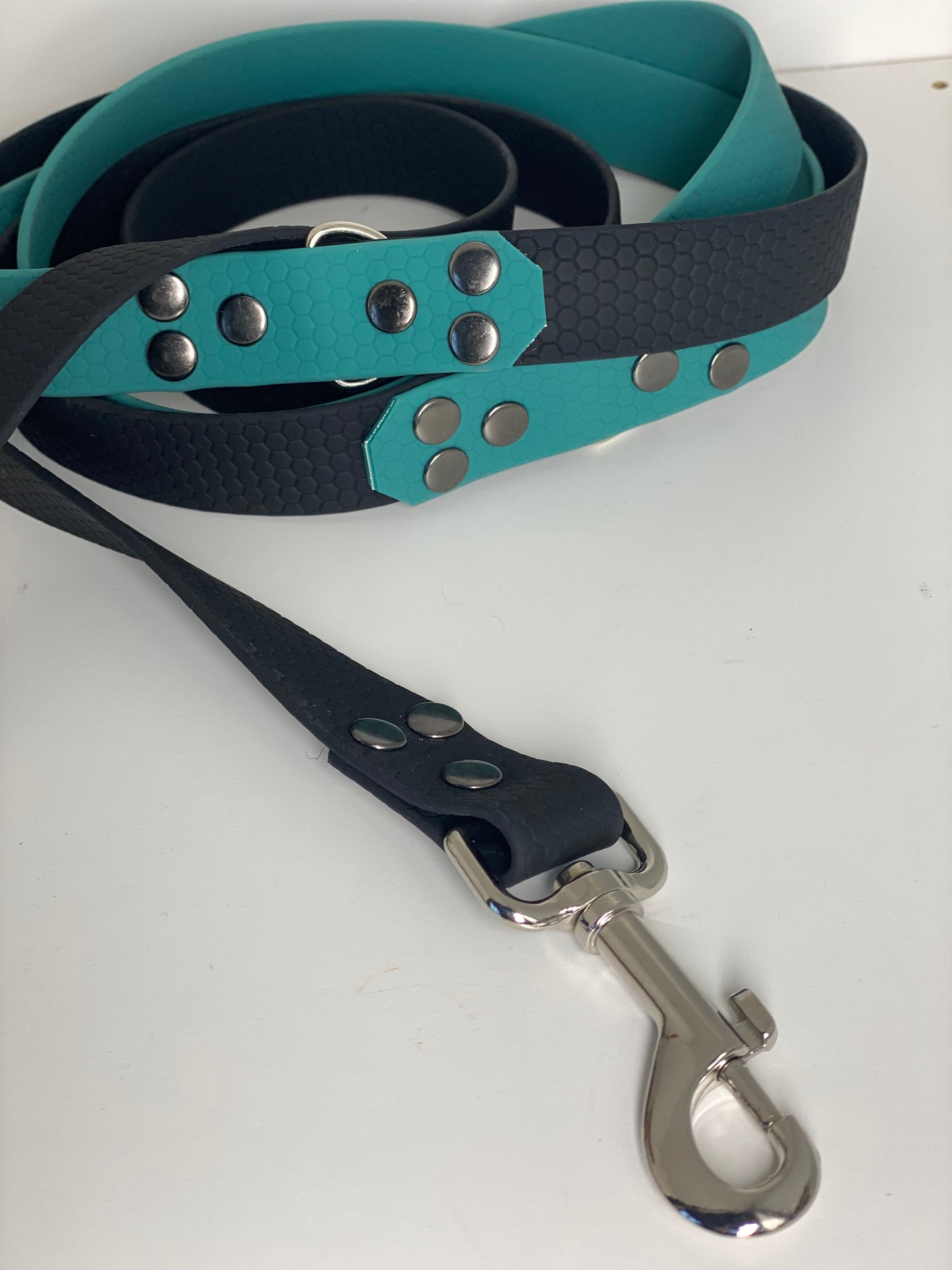 Laisse Mains Libres en Hexa Souple Noir - vert