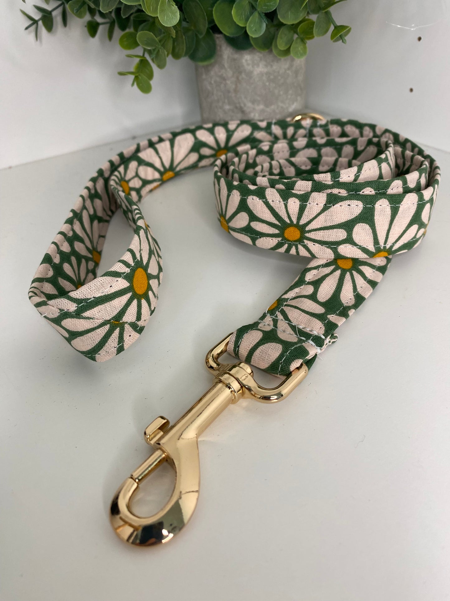 Collier pour chien en tissu – Marguerites vertes