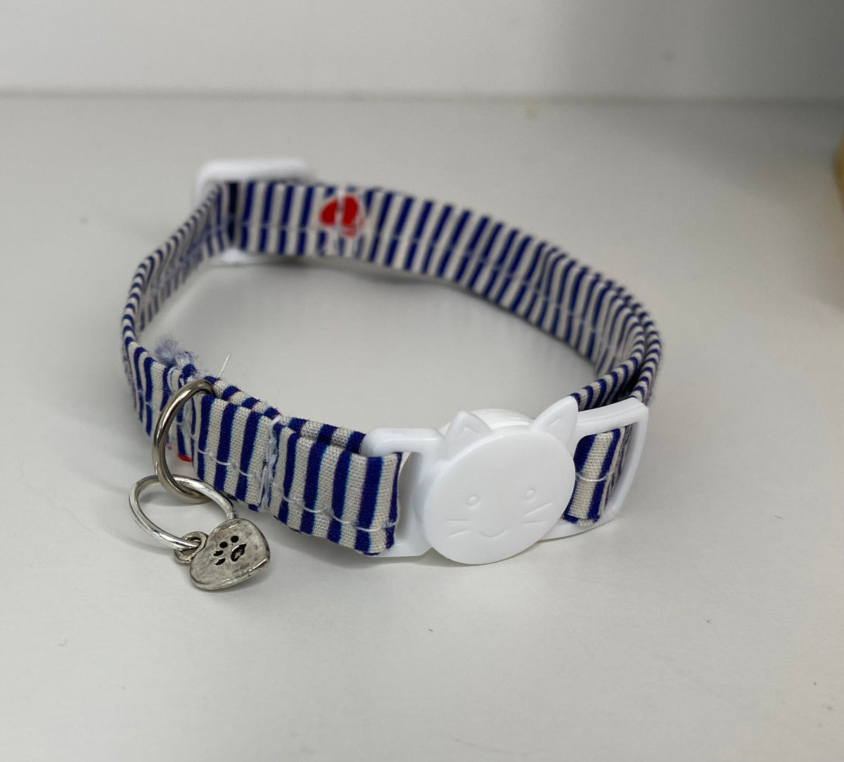 Collier chat anti étranglement rayures cœurs