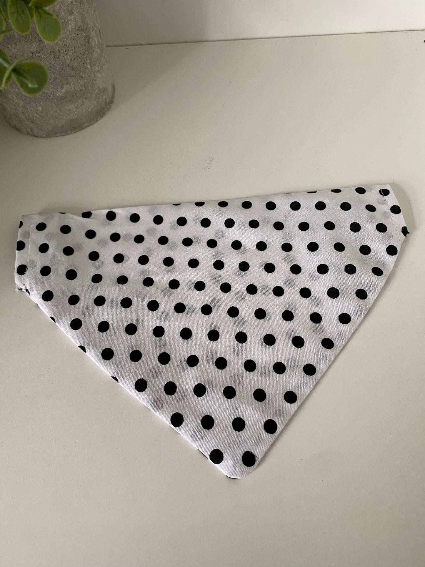 Bandana pois noirs sur blanc