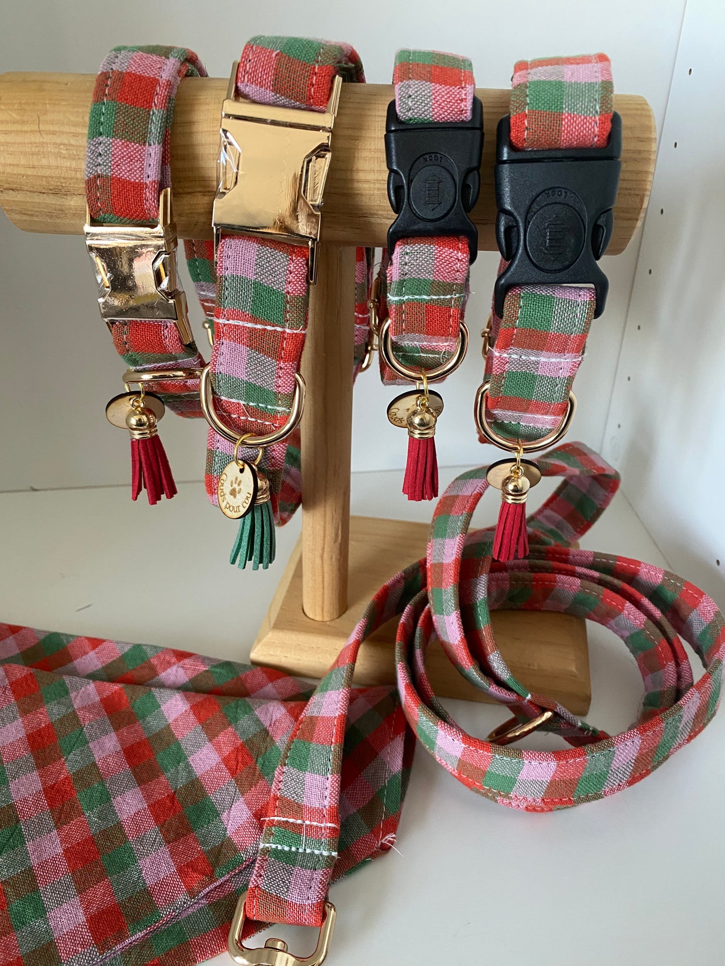 Collier réglable carreaux rose vert